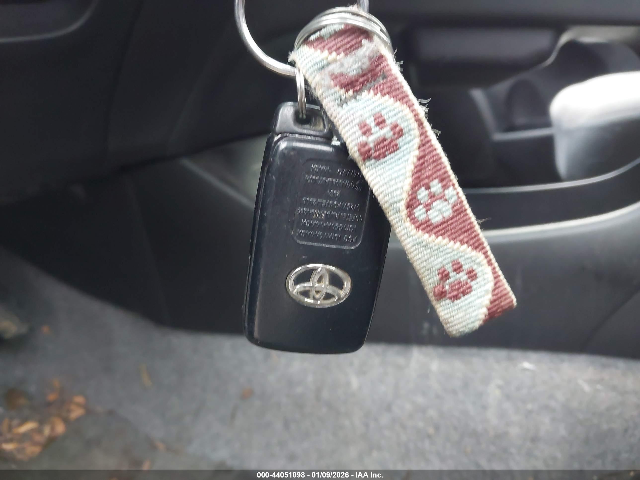 TOYOTA PRIUS image 11