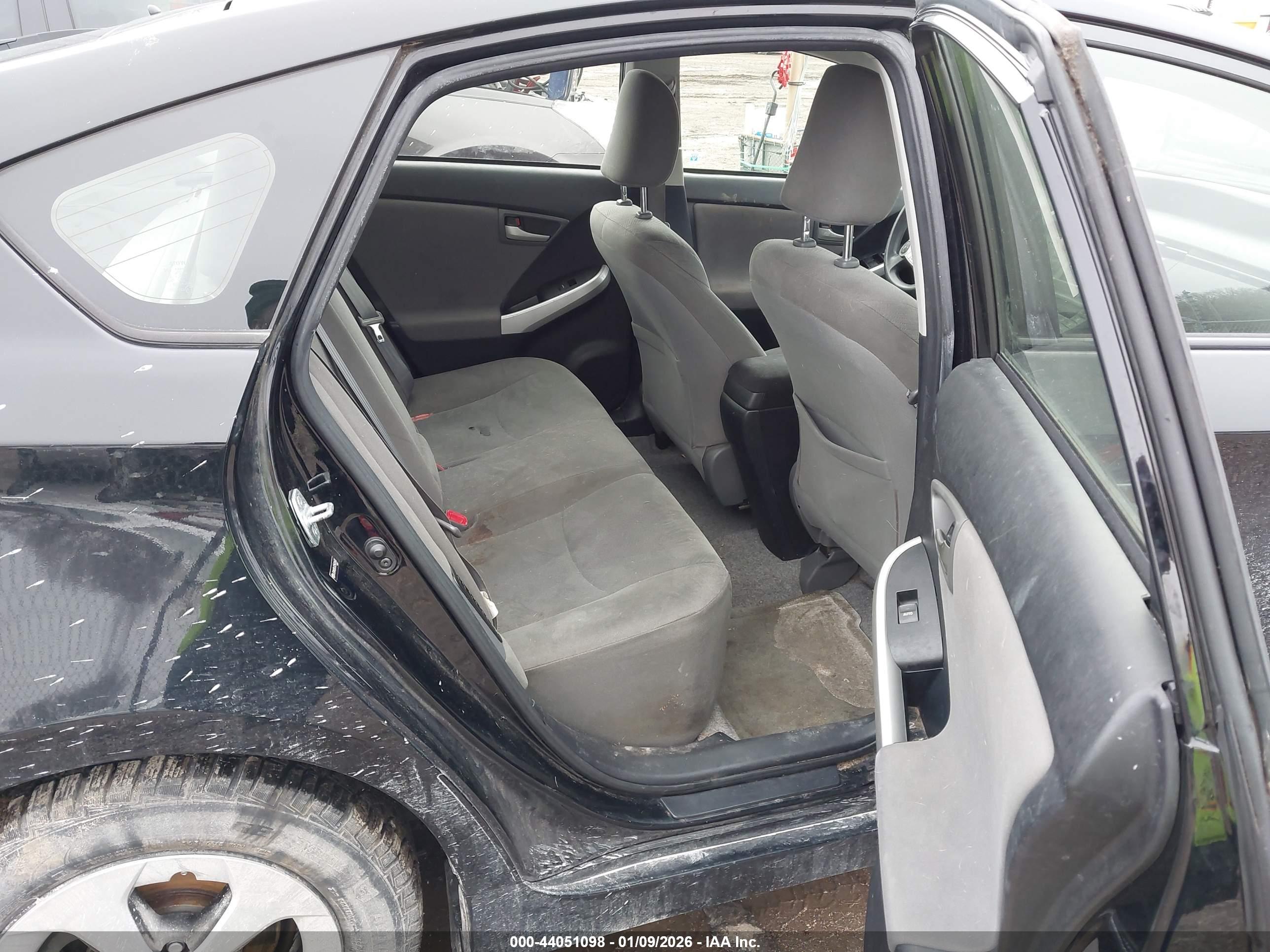 TOYOTA PRIUS image 8