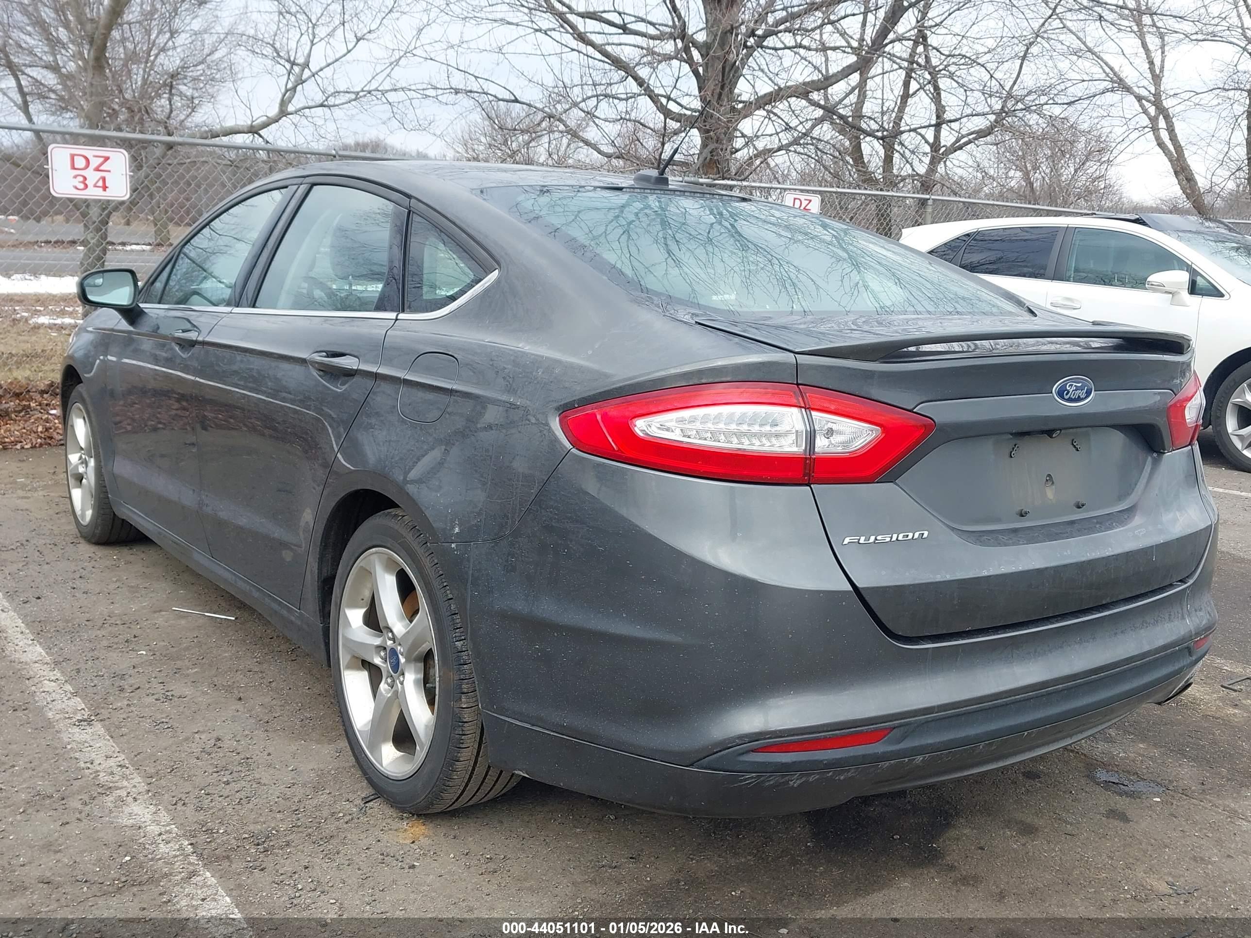 FORD FUSION image 3