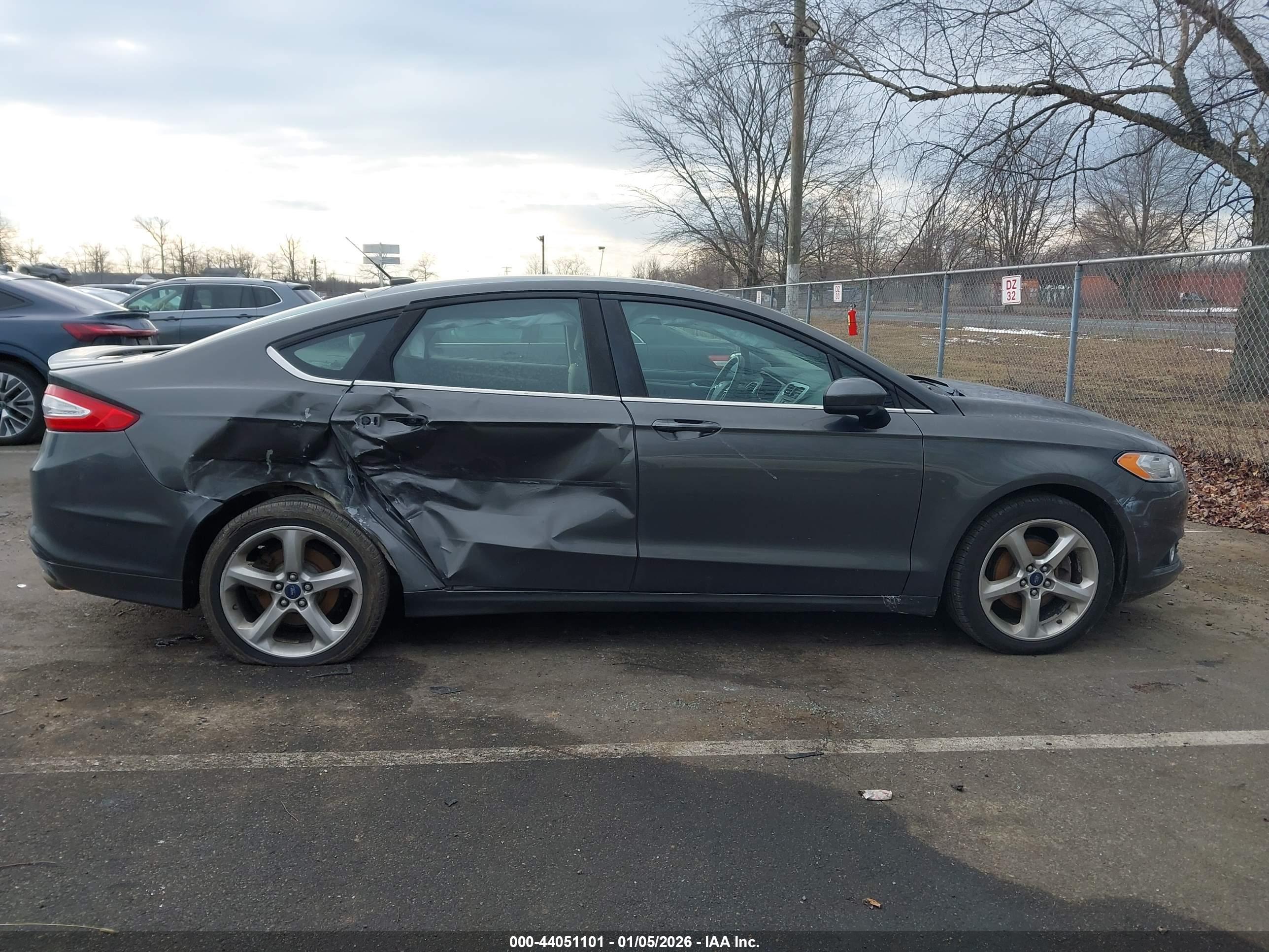 FORD FUSION image 6