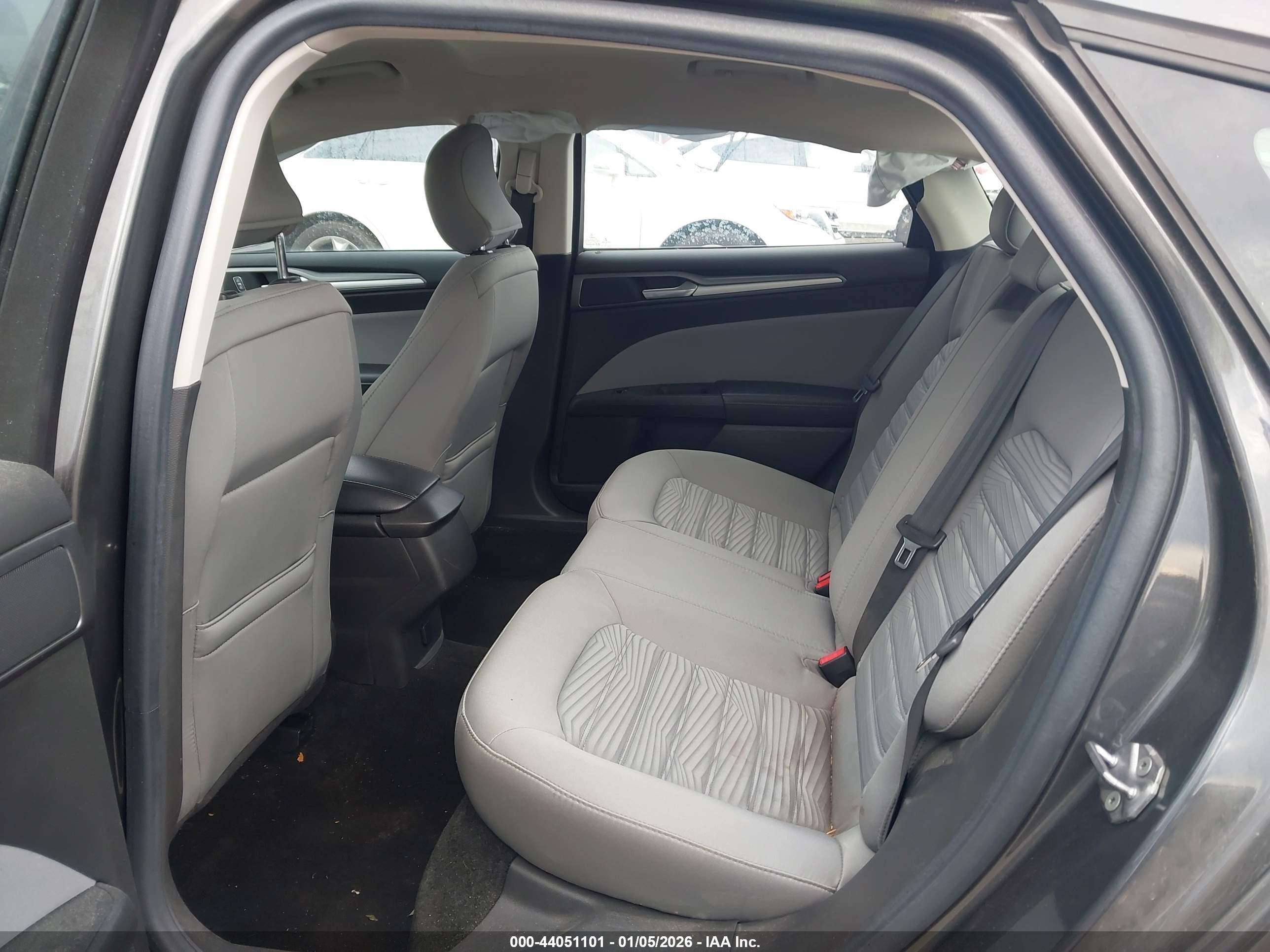 FORD FUSION image 8