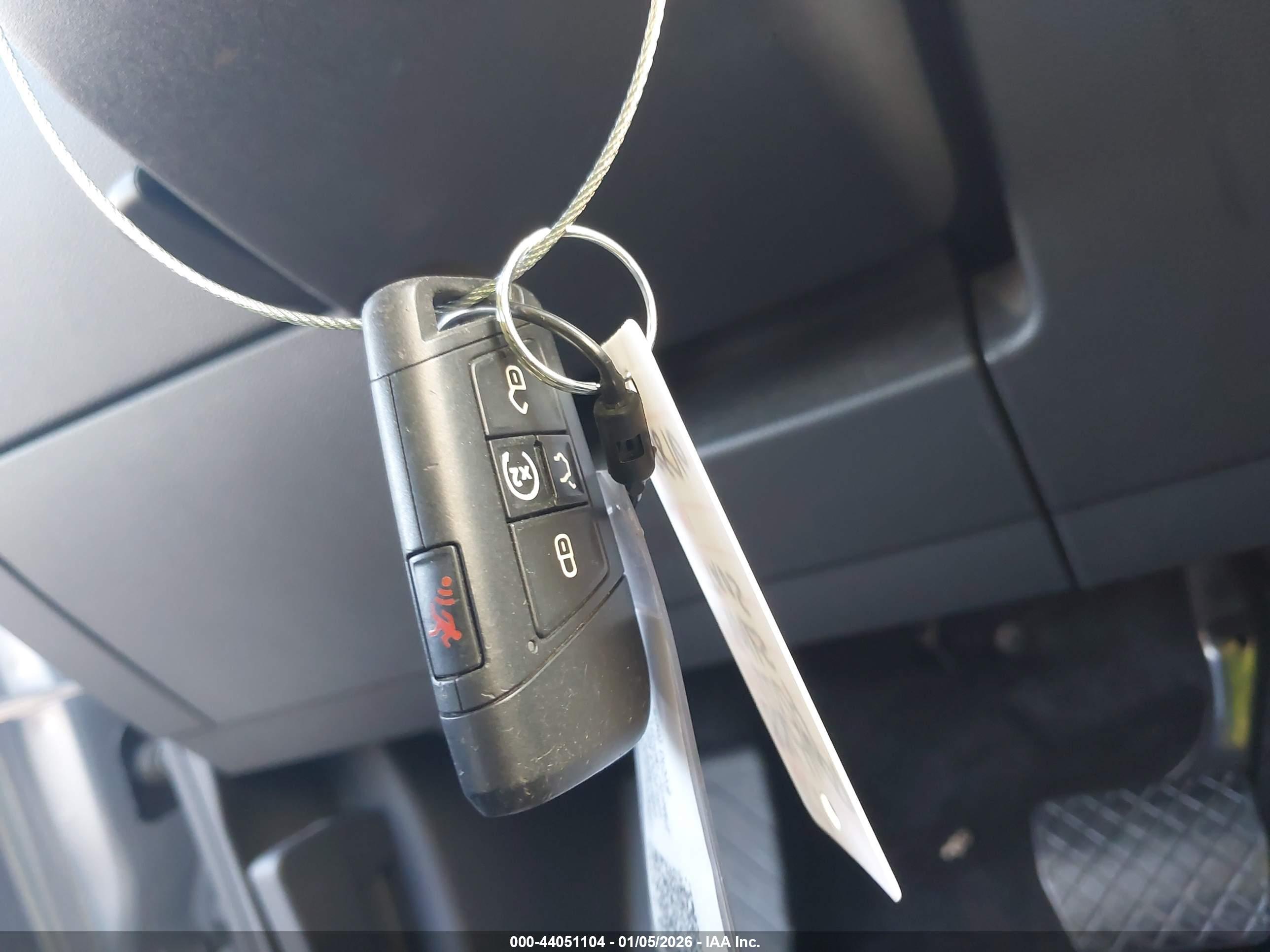 VOLKSWAGEN TAOS image 11