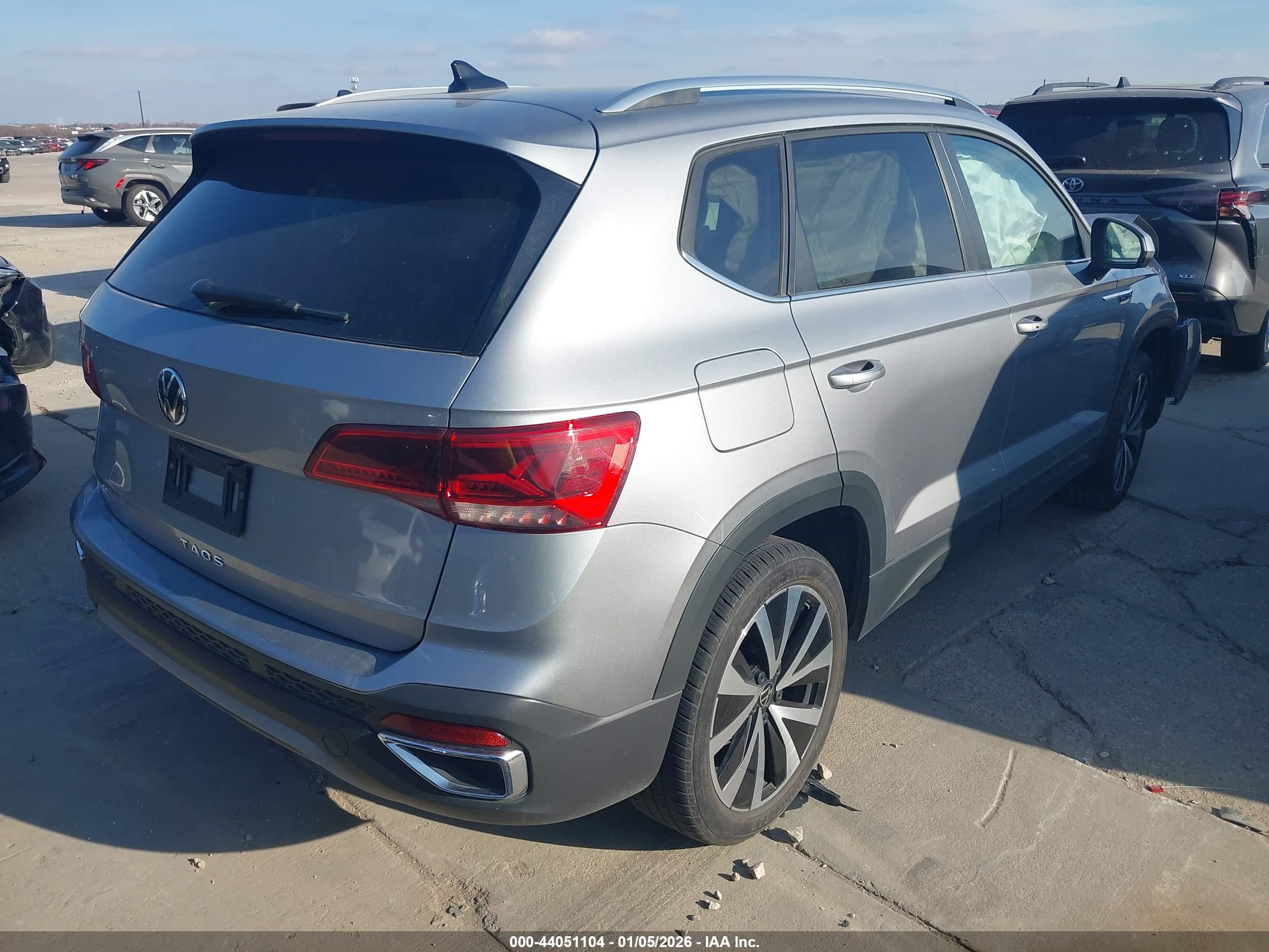 VOLKSWAGEN TAOS image 4