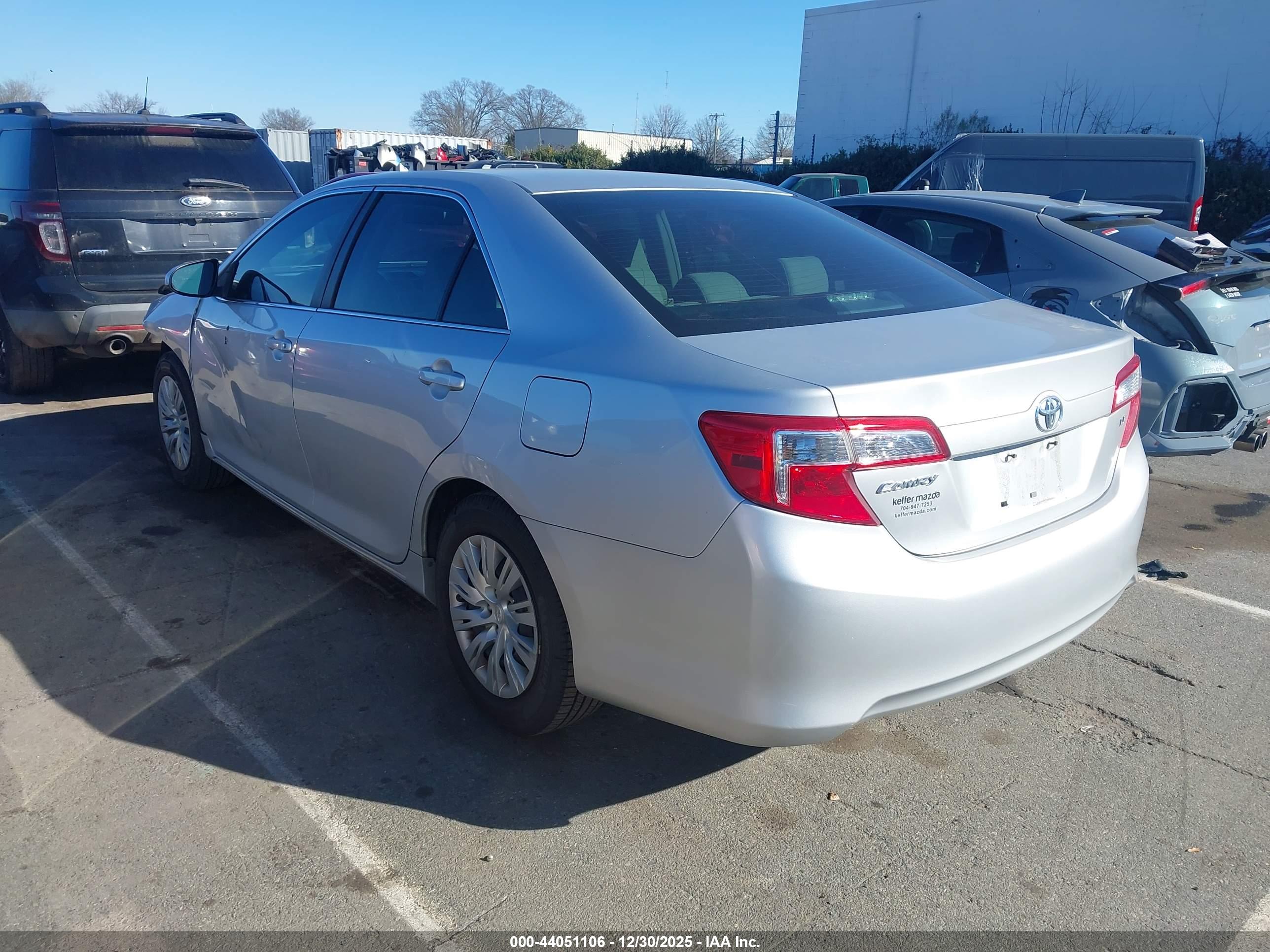 TOYOTA CAMRY image 3