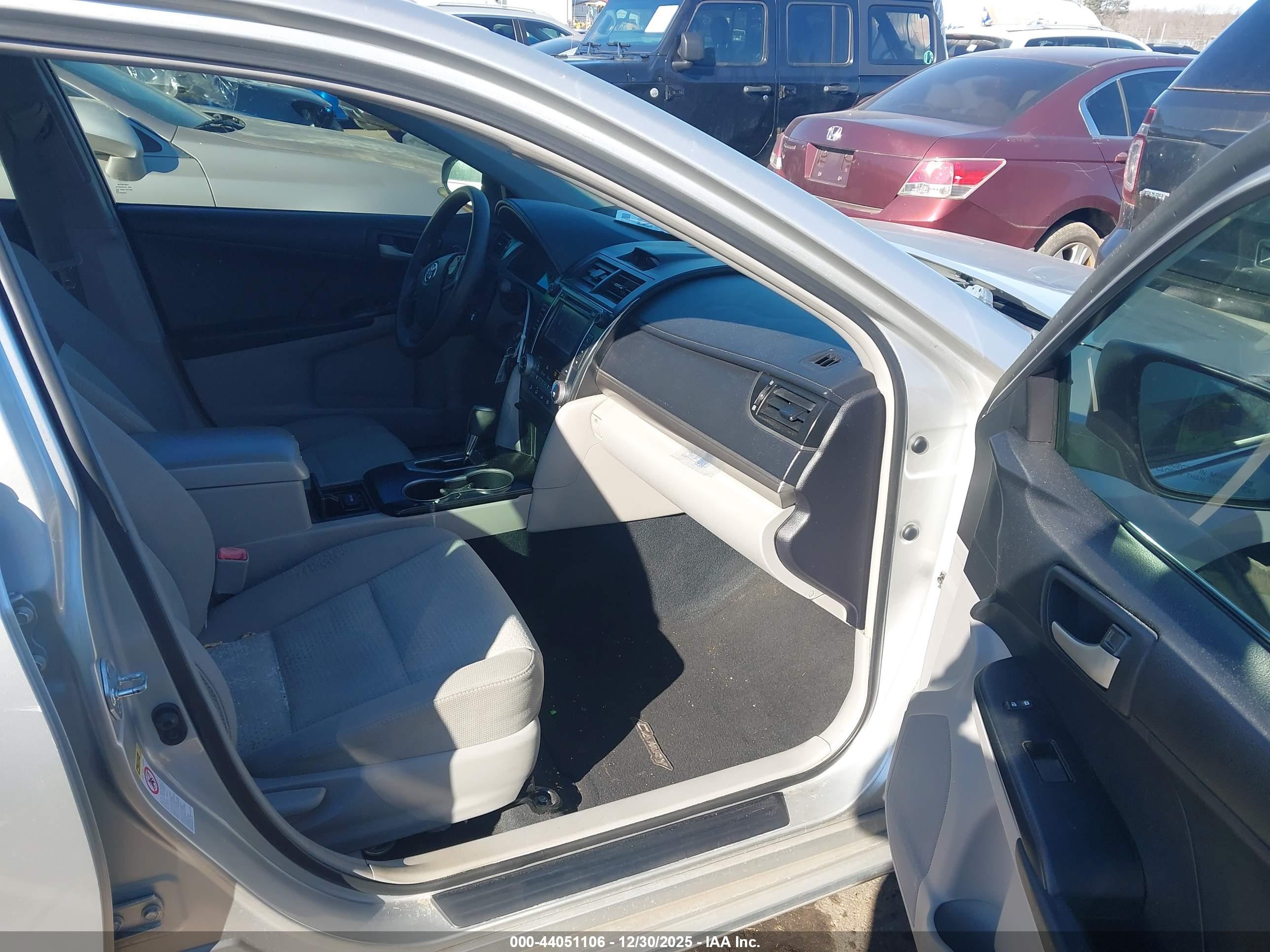 TOYOTA CAMRY image 5