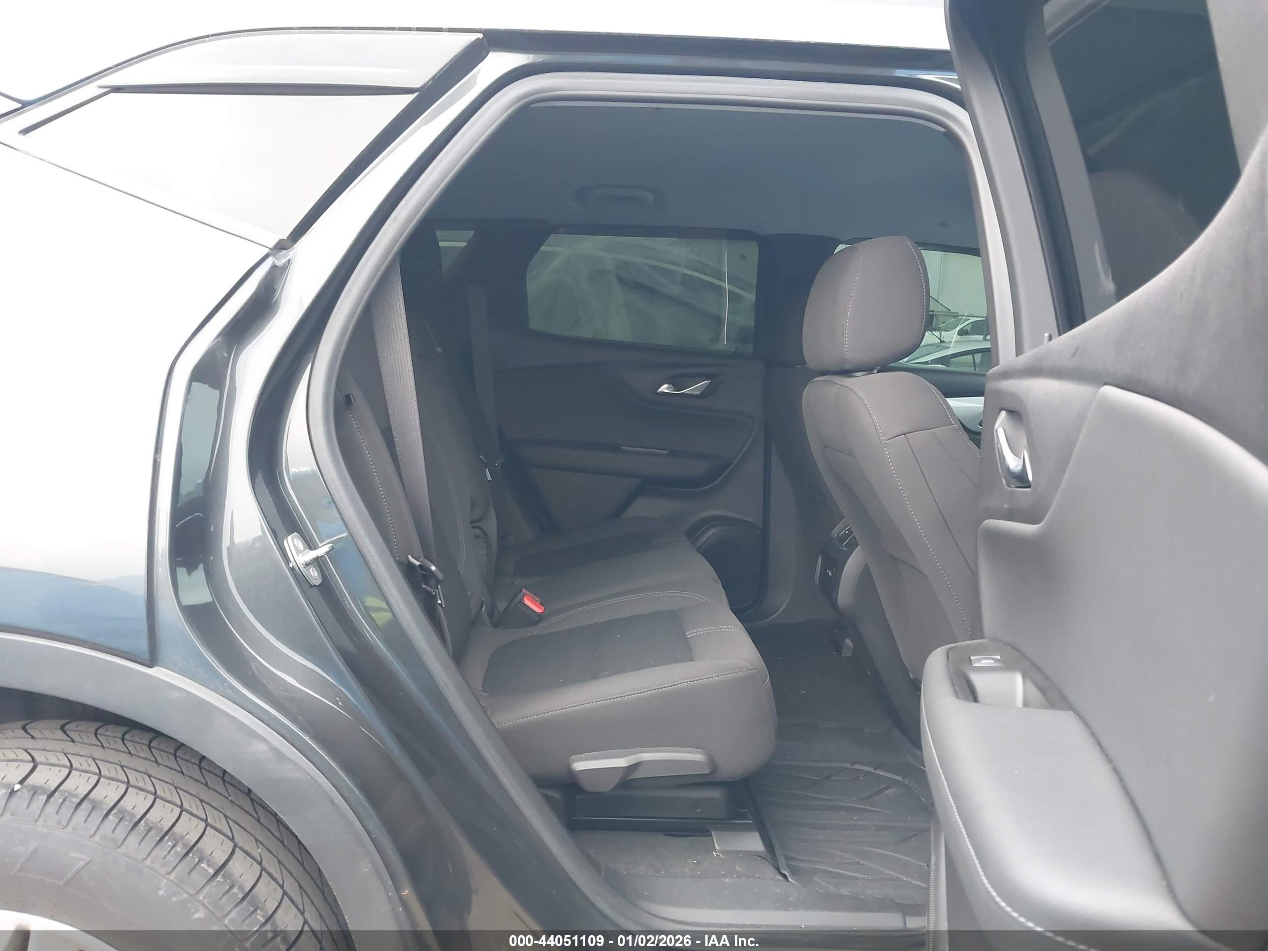 CHEVROLET BLAZER image 8