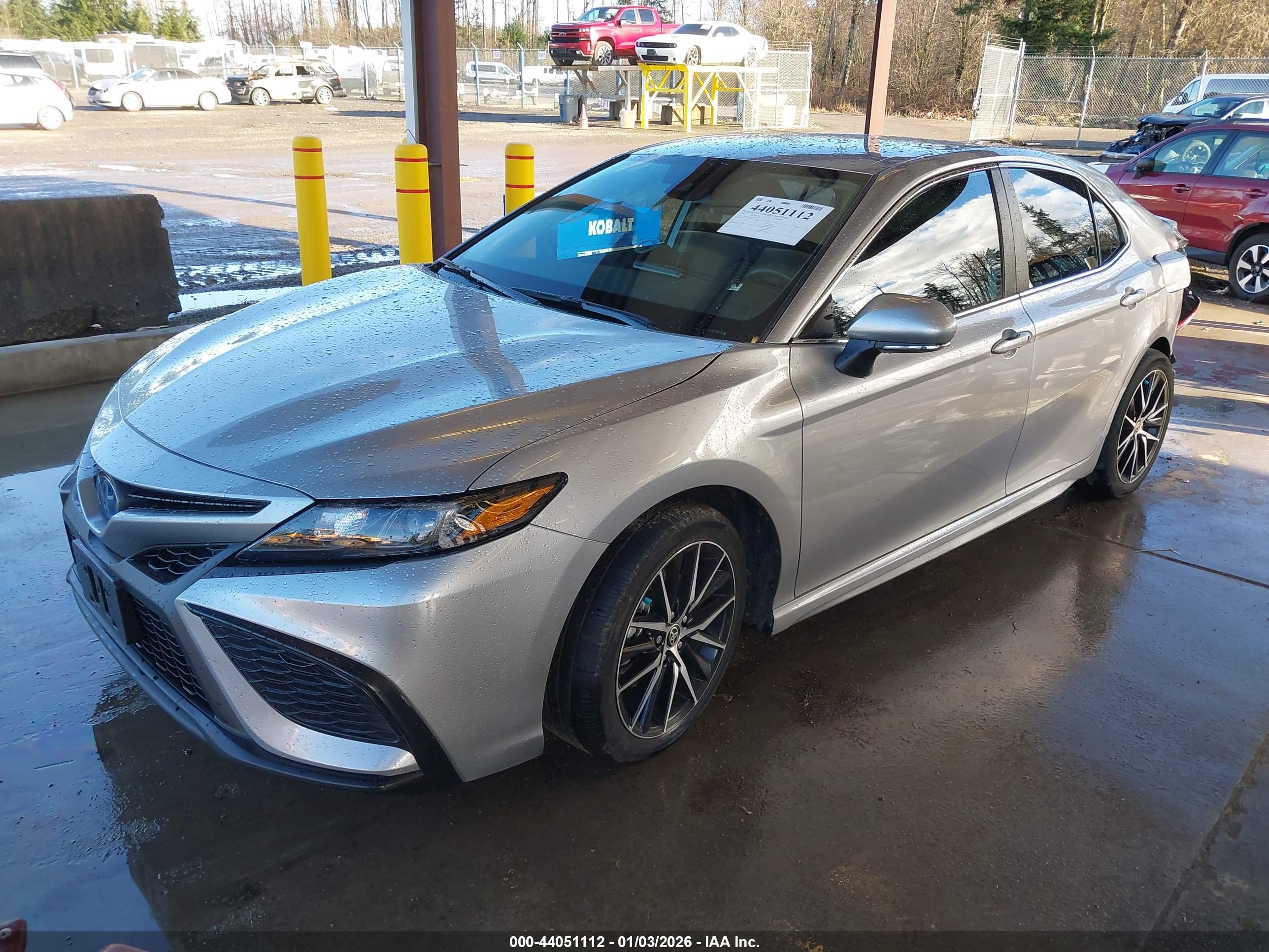 TOYOTA CAMRY image 2