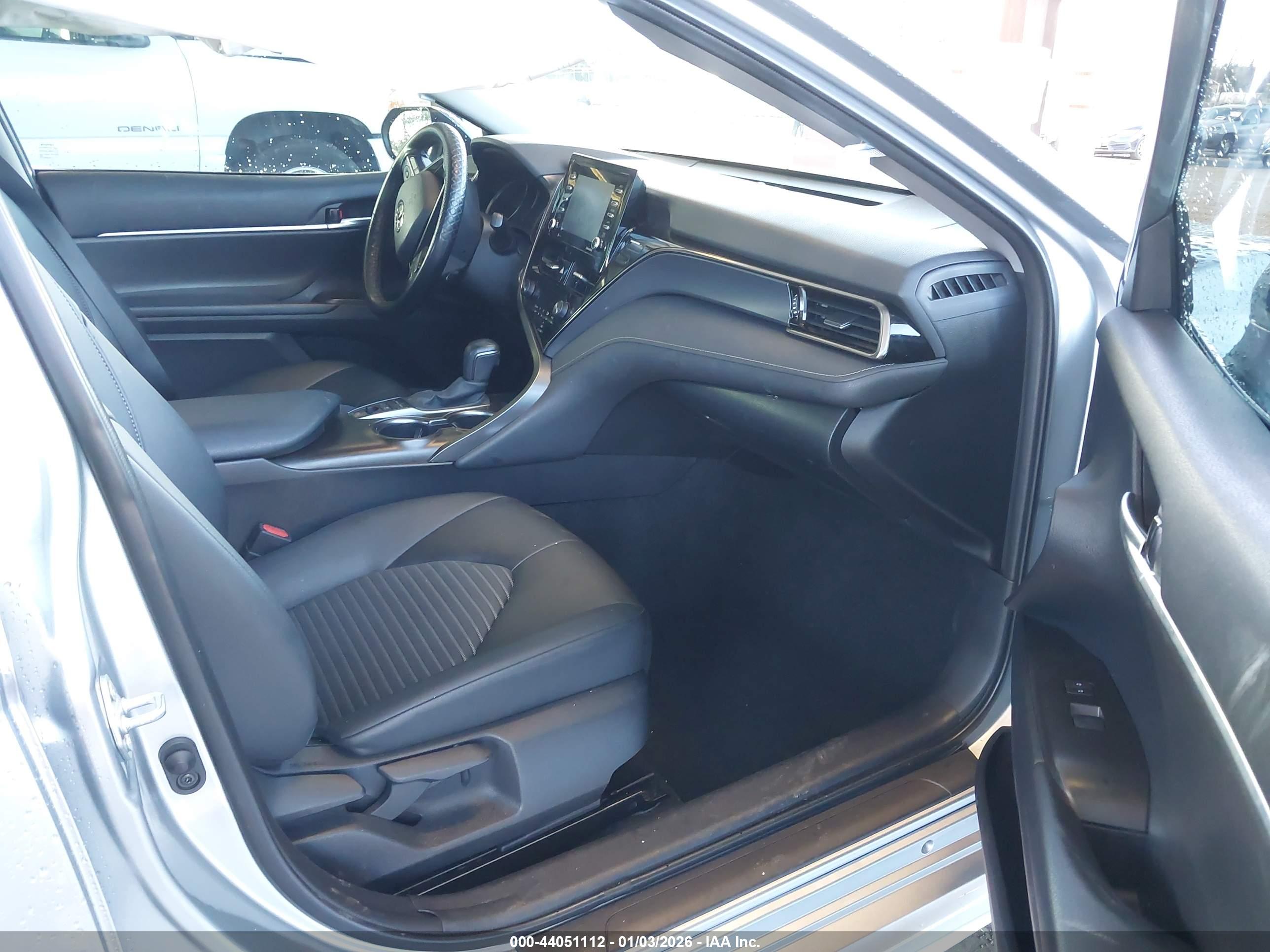 TOYOTA CAMRY image 5