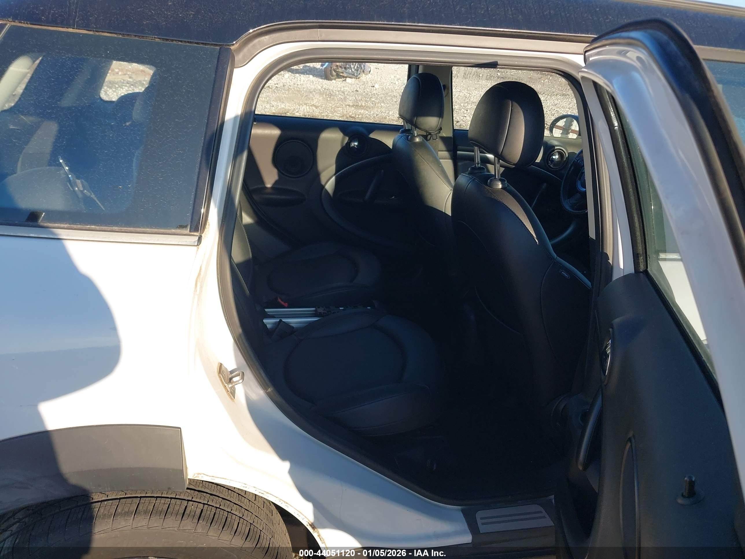 MINI COOPER image 8