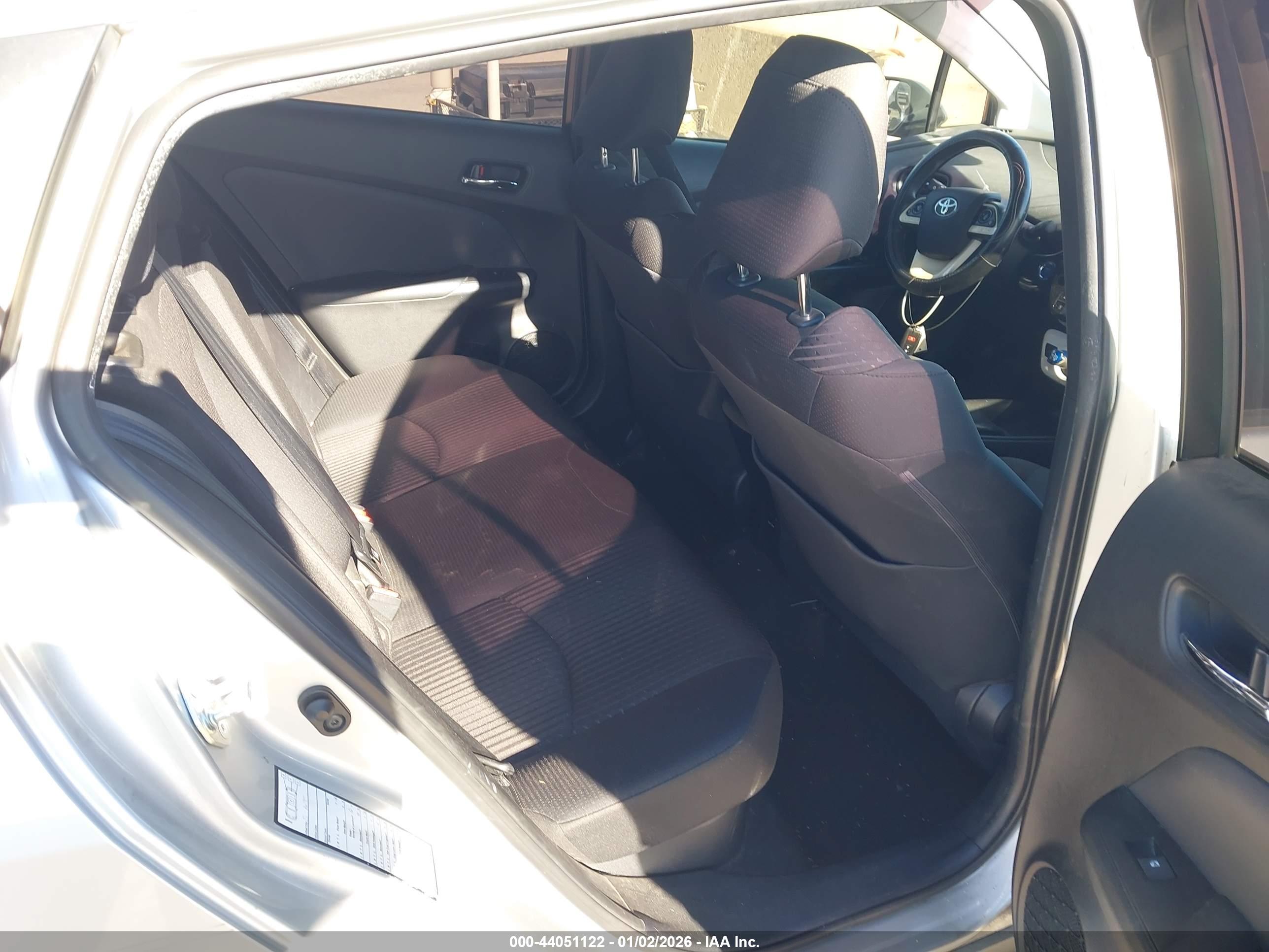 TOYOTA PRIUS image 8