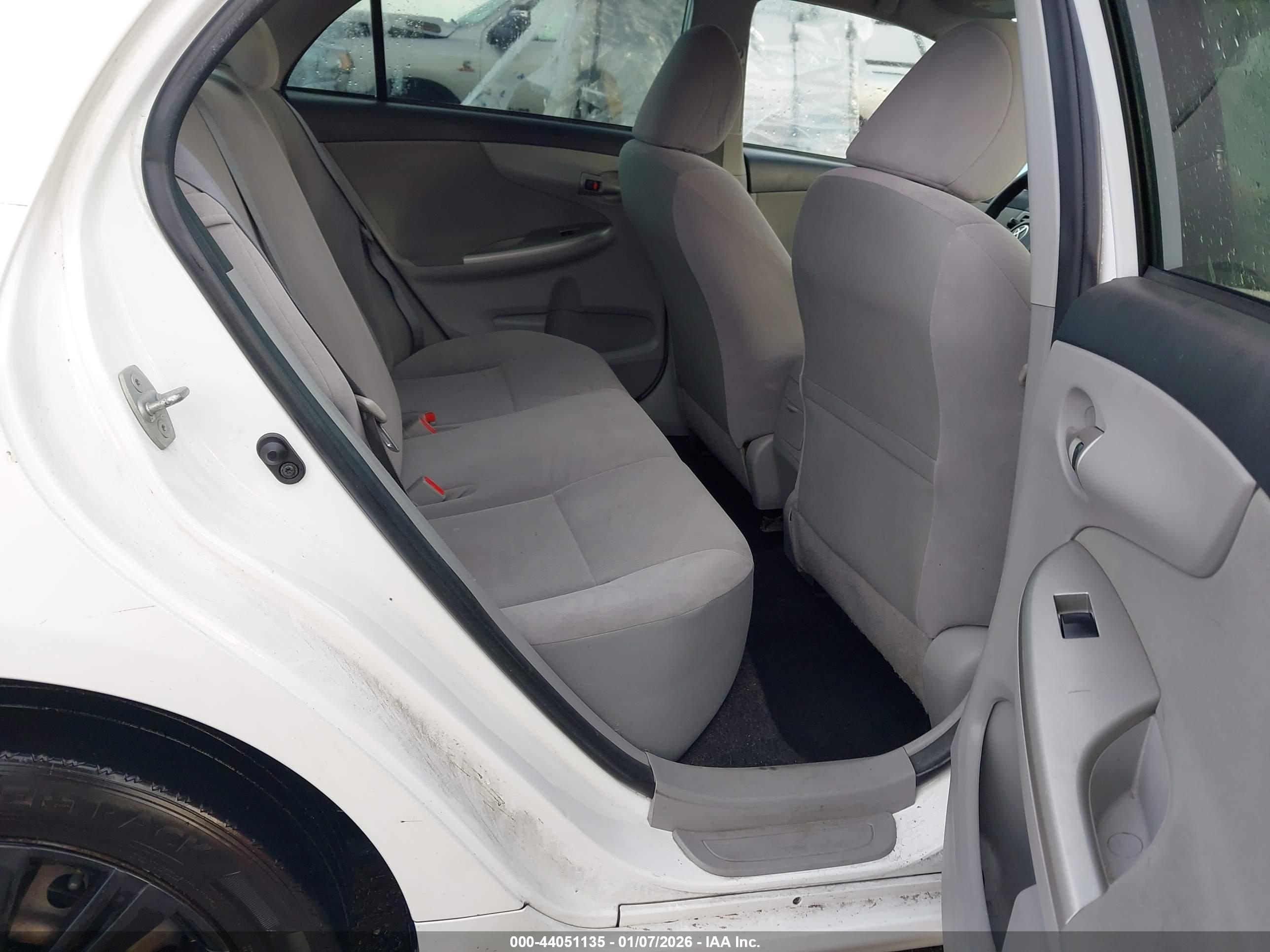 TOYOTA COROLLA image 8