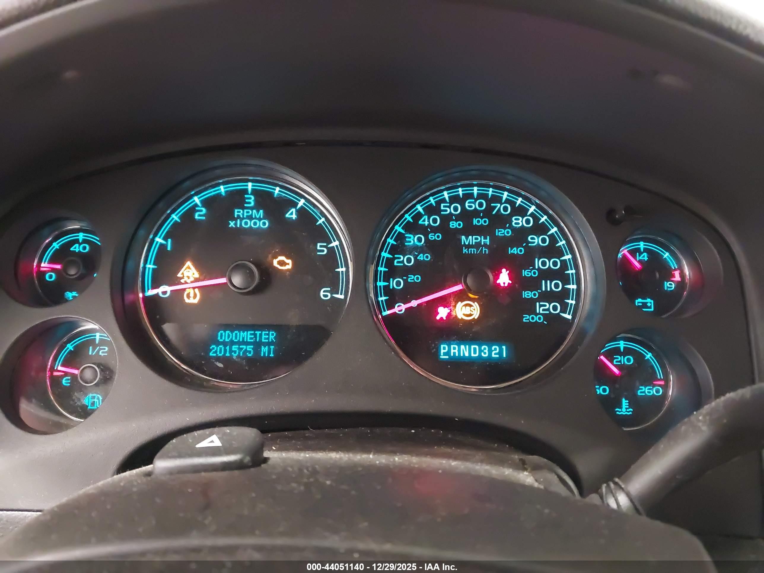 CHEVROLET SUBURBAN image 7