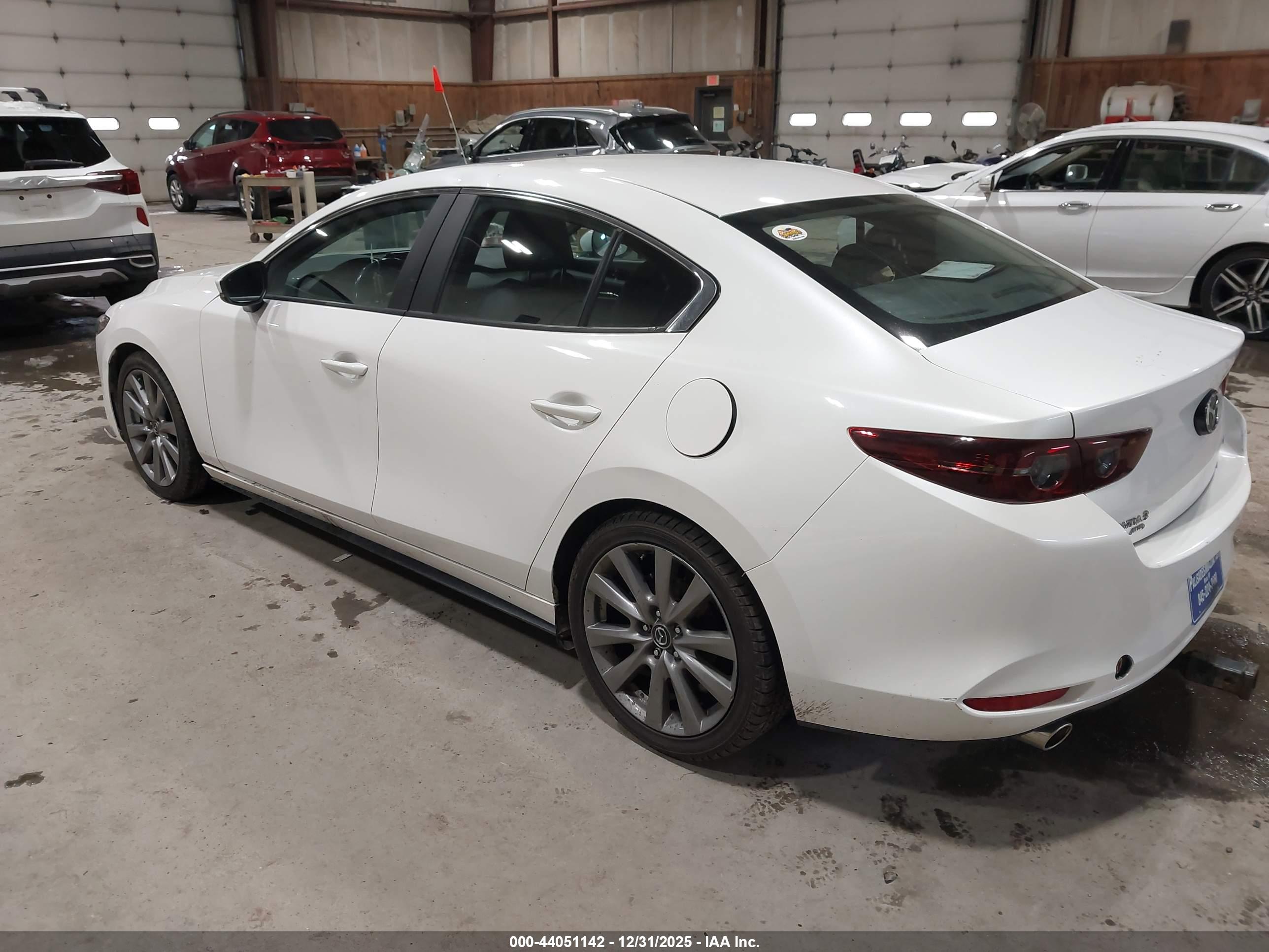 MAZDA MAZDA3 image 3