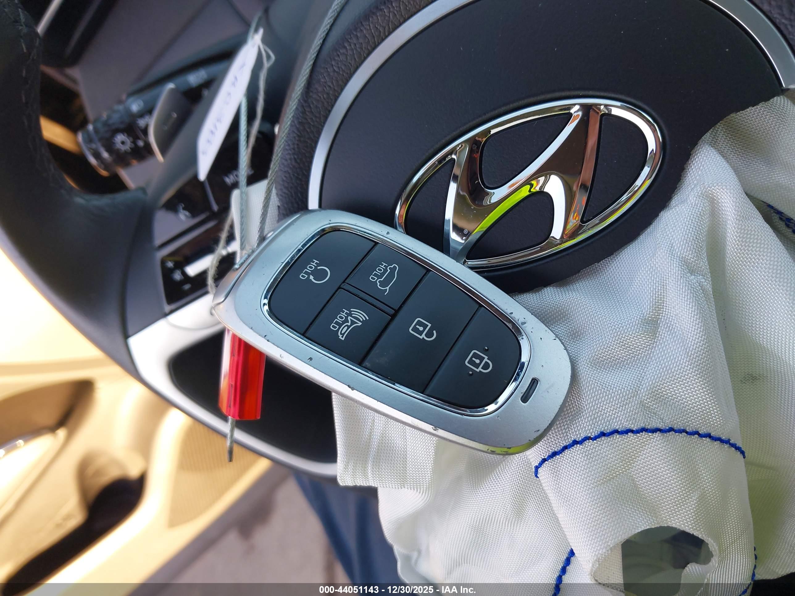 HYUNDAI TUCSON image 11