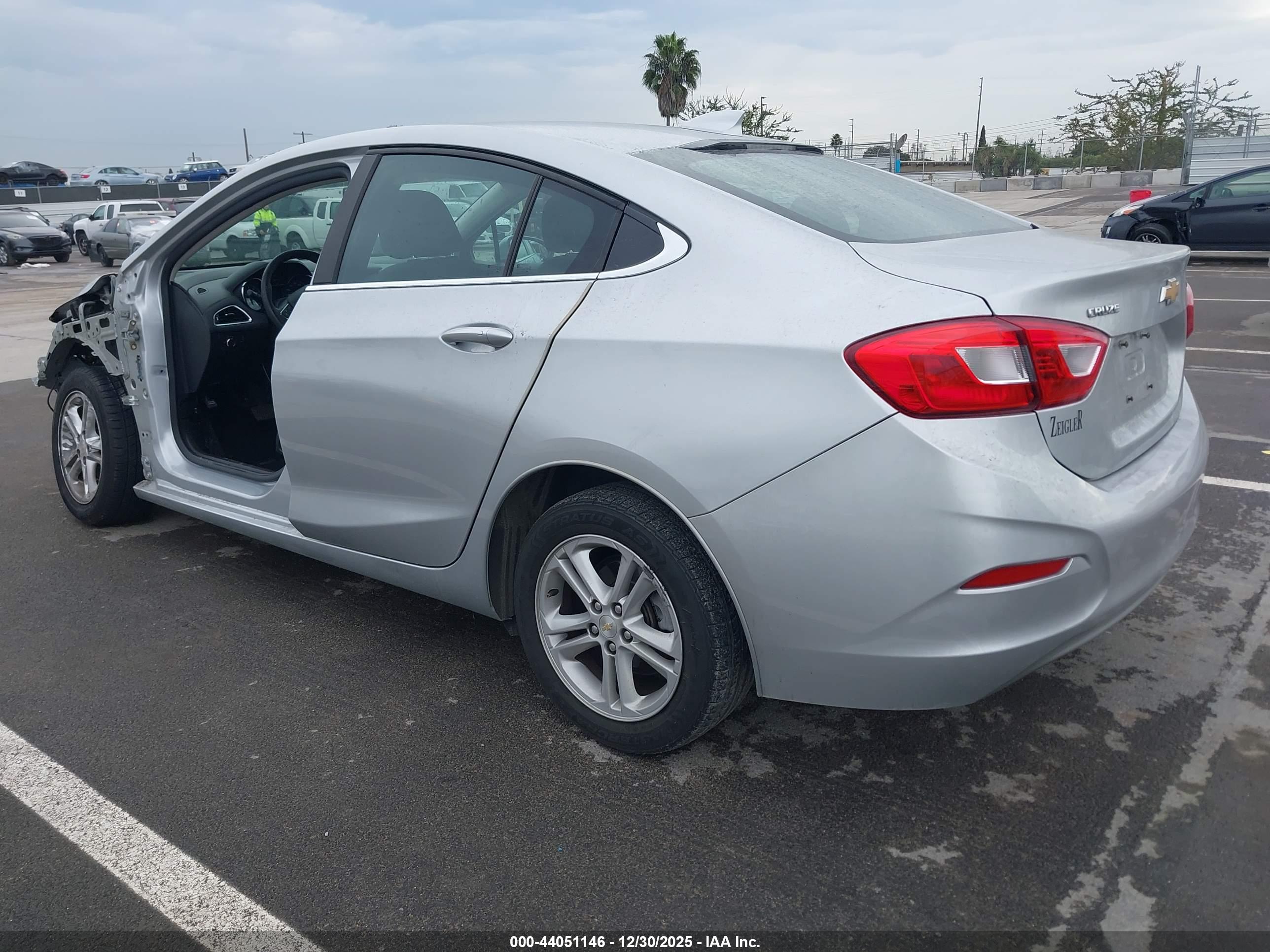 CHEVROLET CRUZE image 3