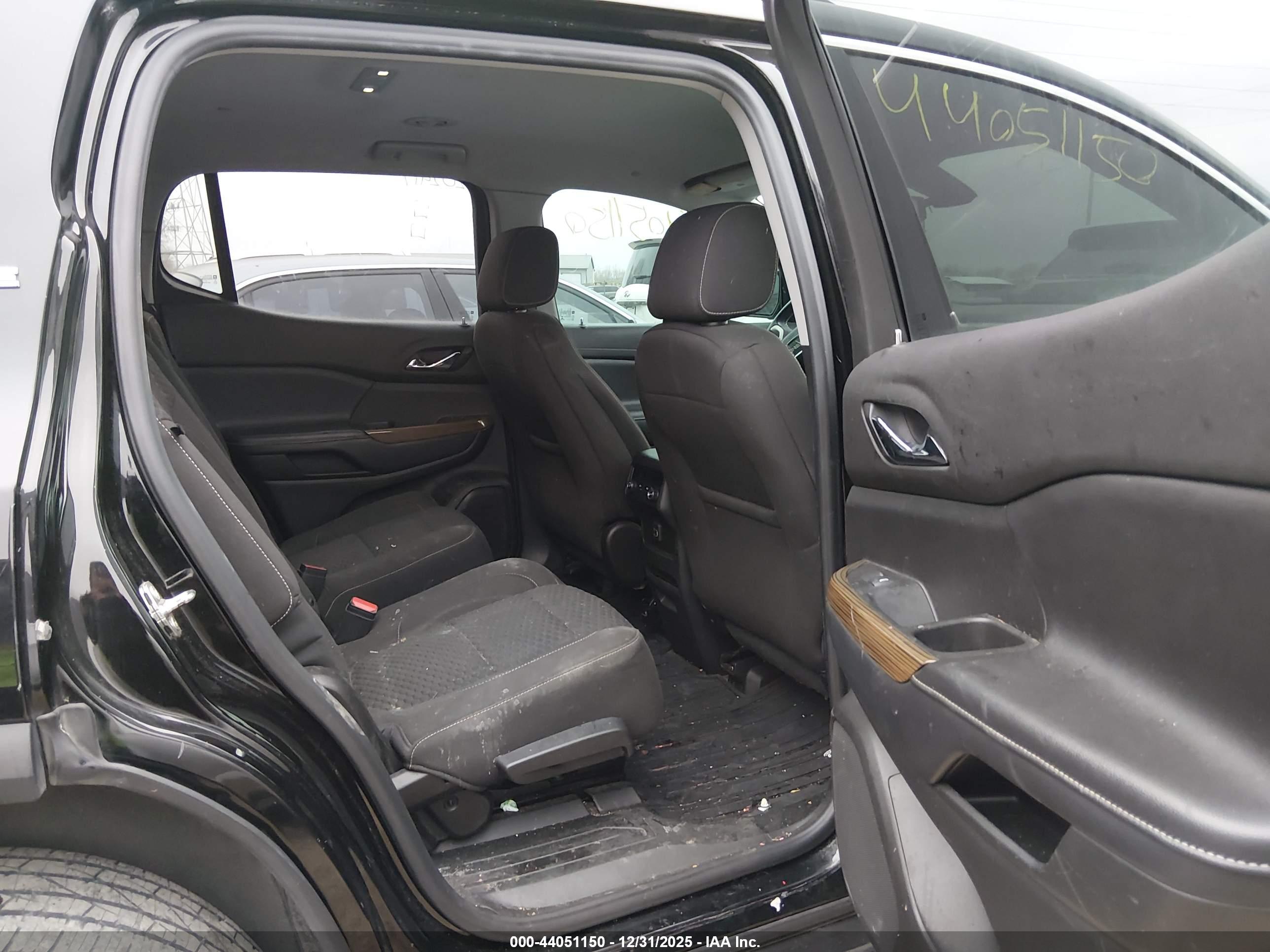 GMC ACADIA image 8