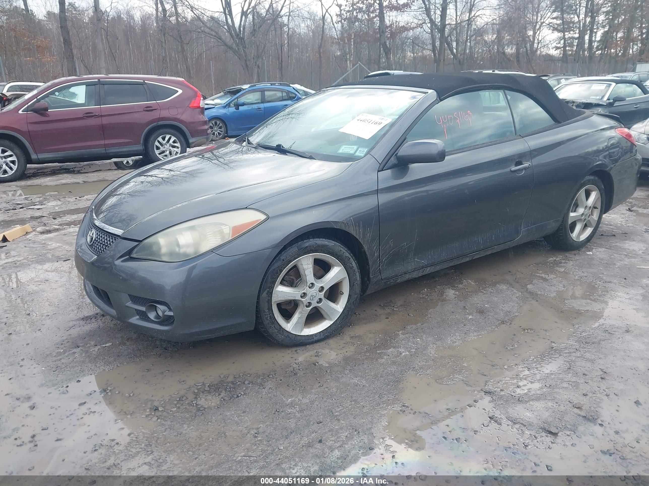 TOYOTA CAMRY image 2