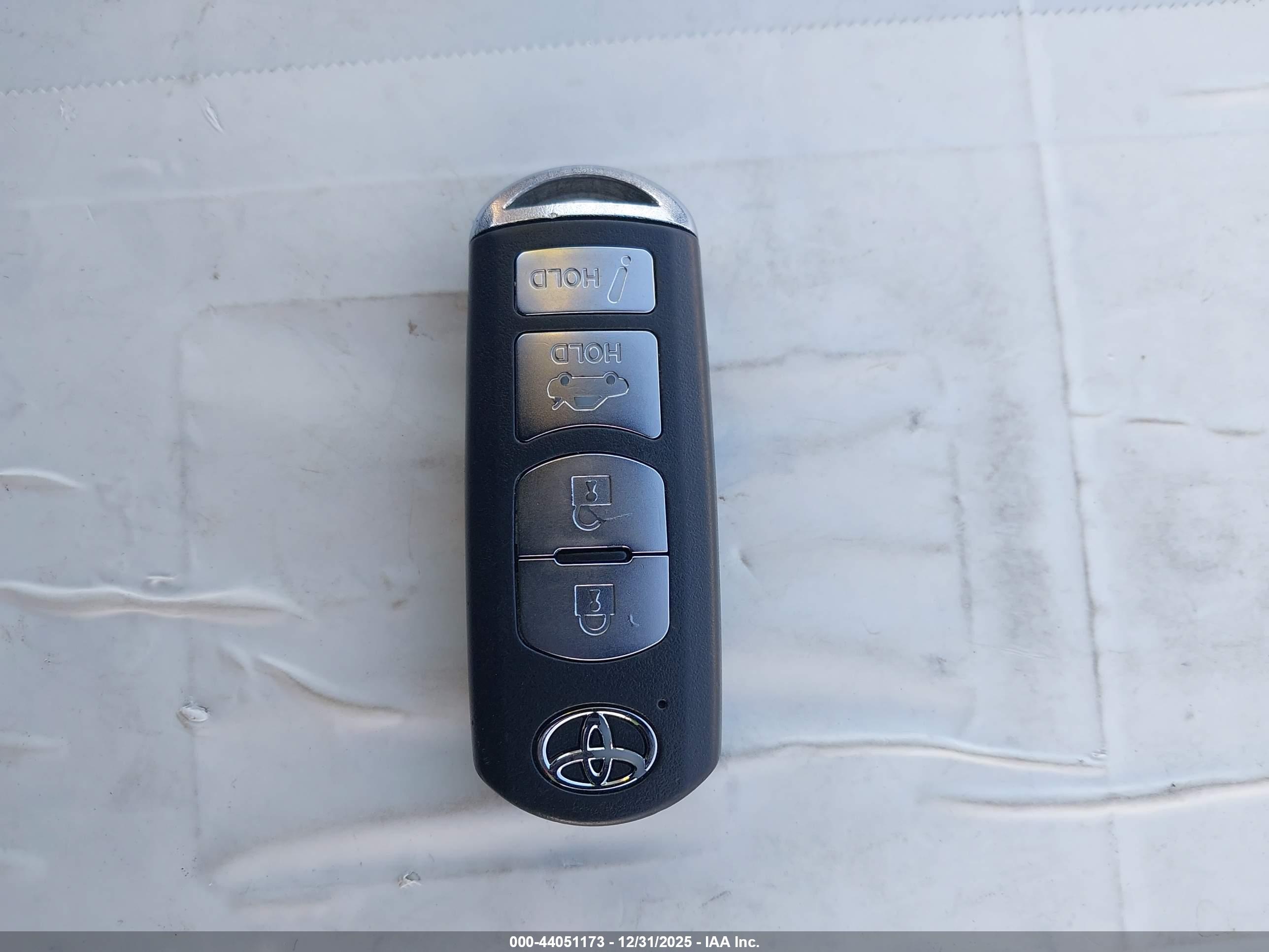 TOYOTA YARIS image 11