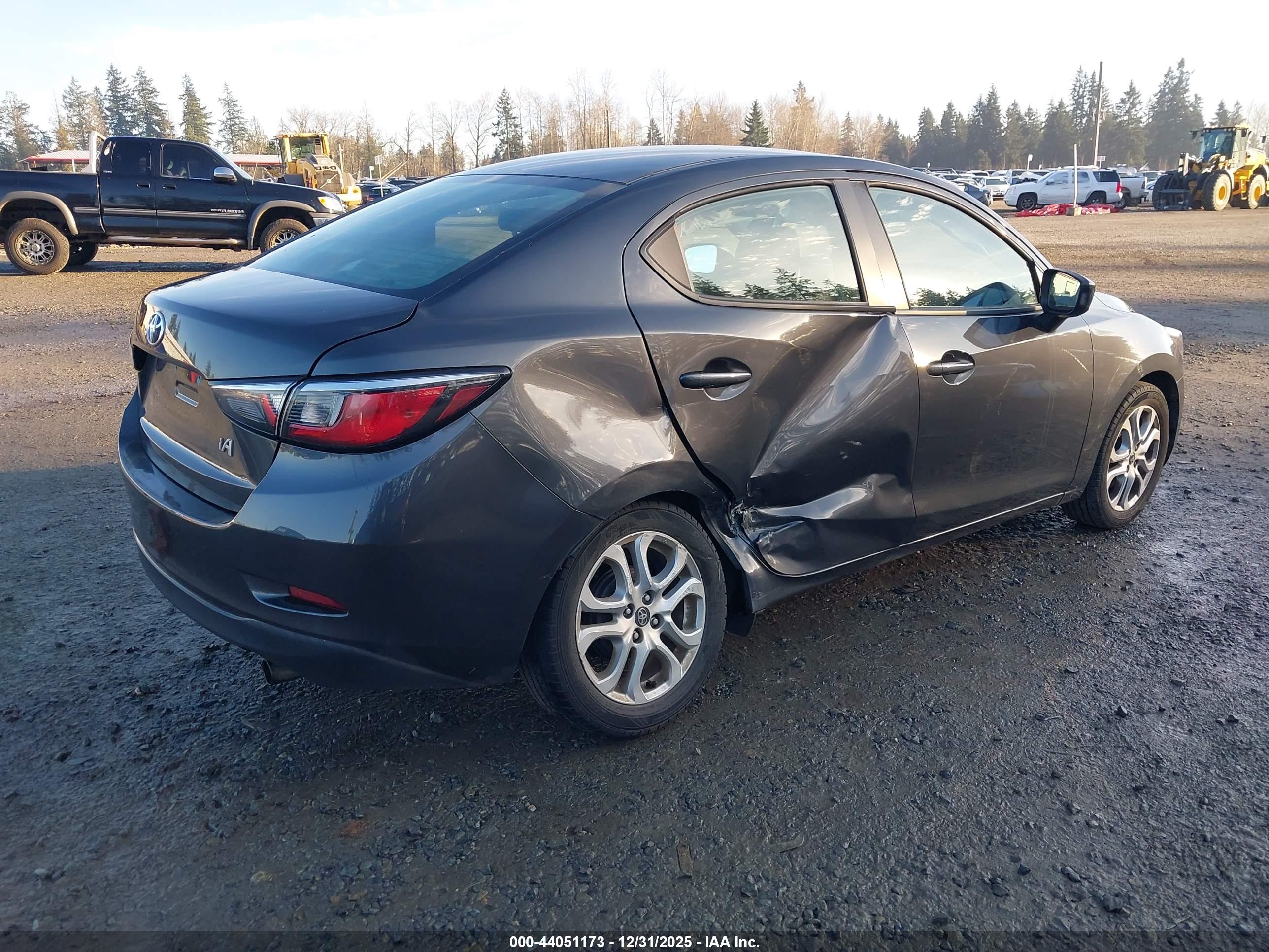 TOYOTA YARIS image 4