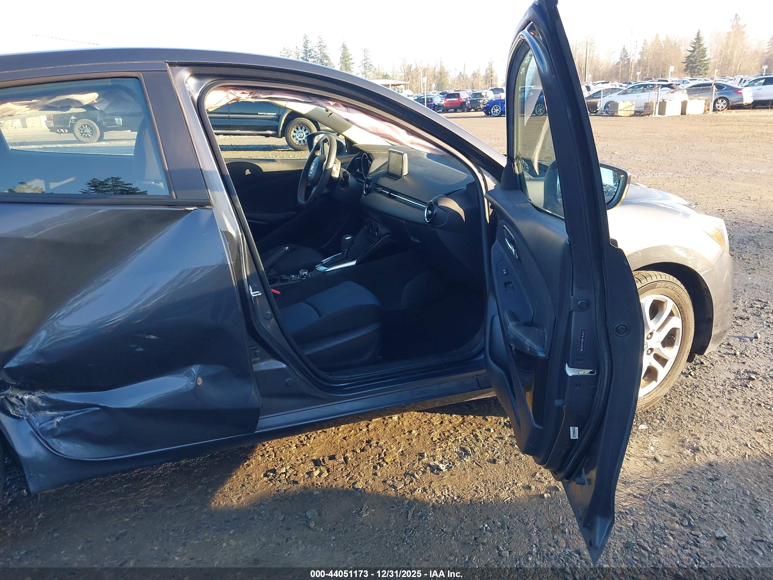 TOYOTA YARIS image 5