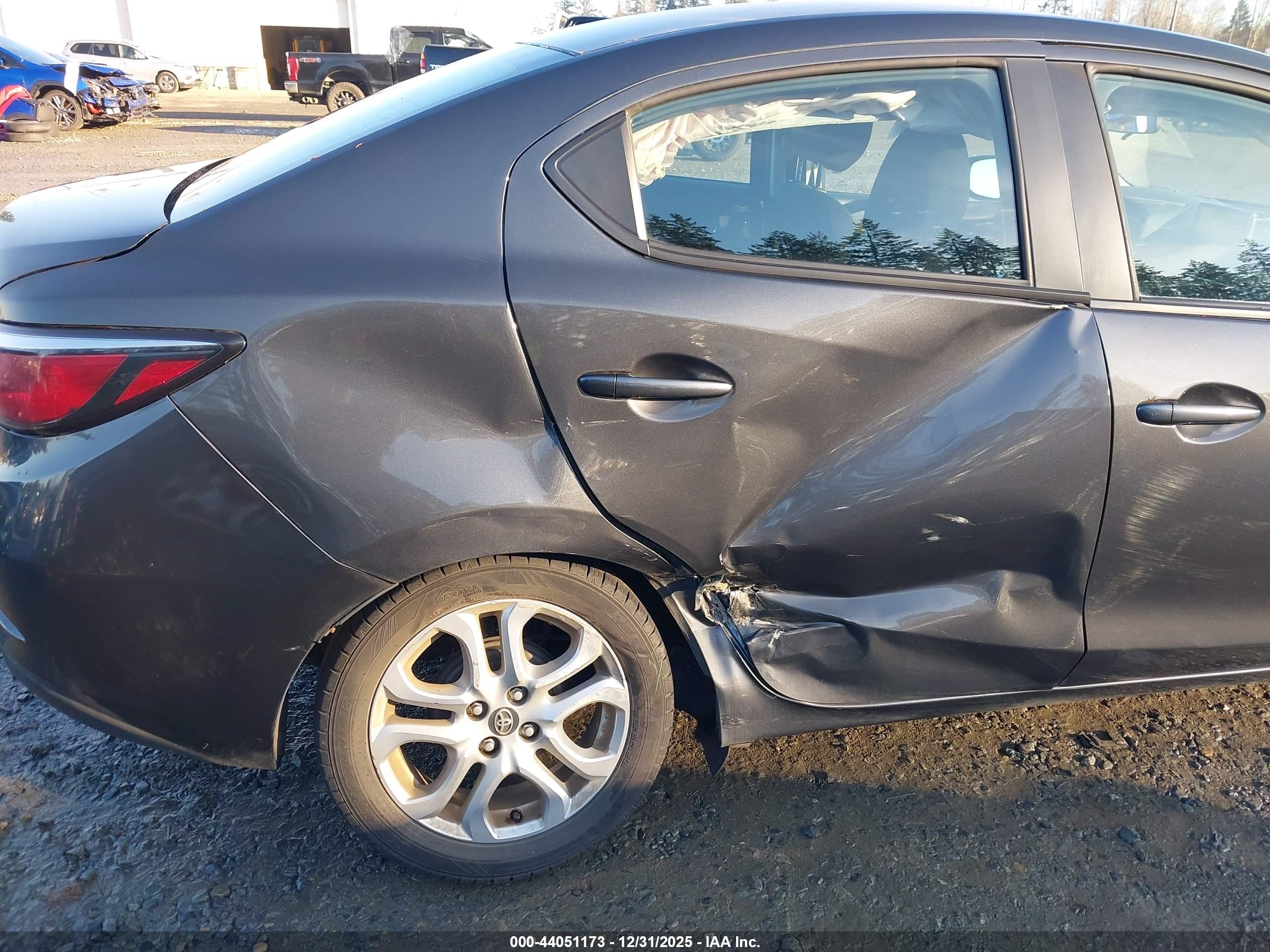 TOYOTA YARIS image 6