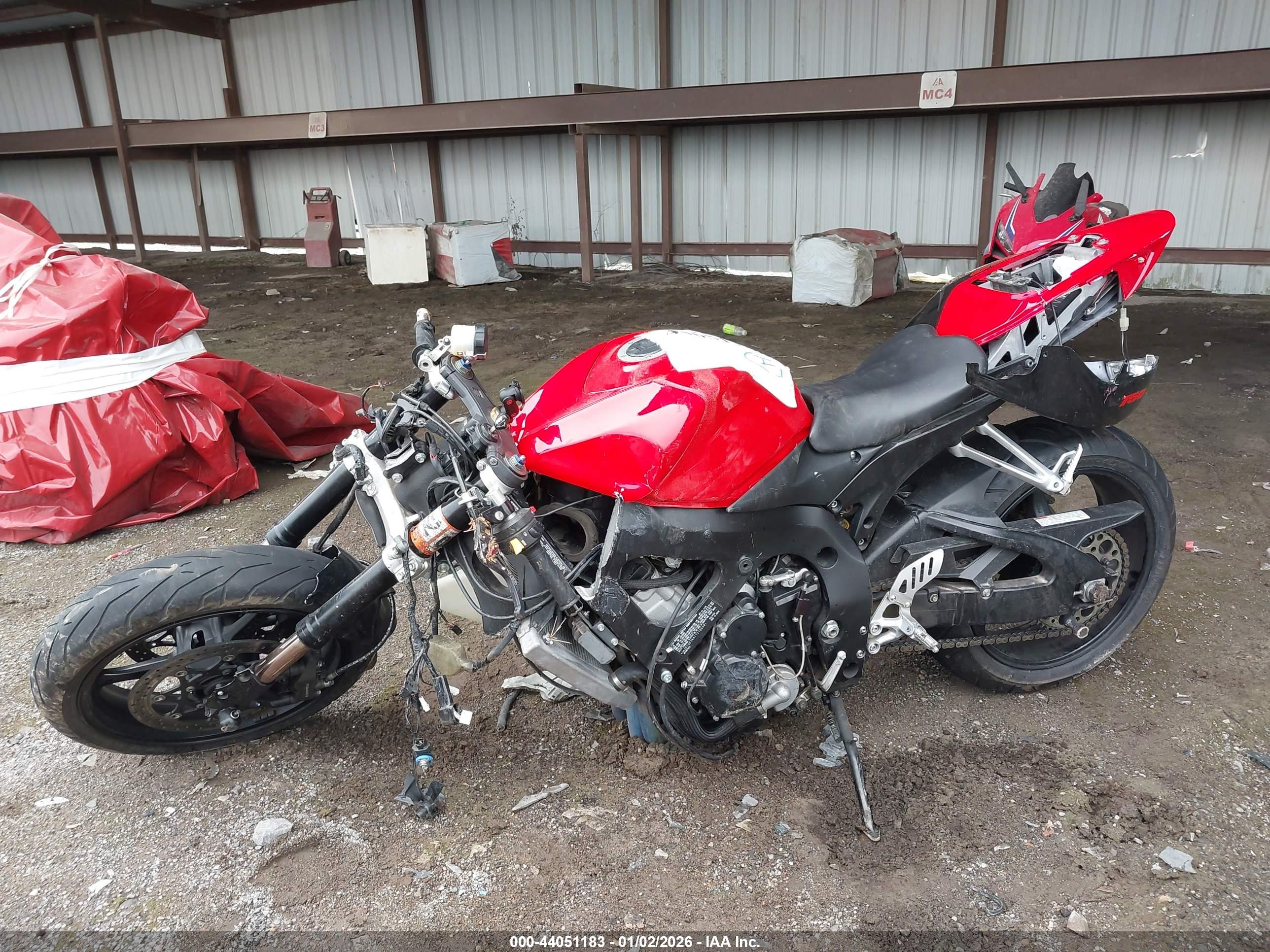SUZUKI GSX-R750 image 2