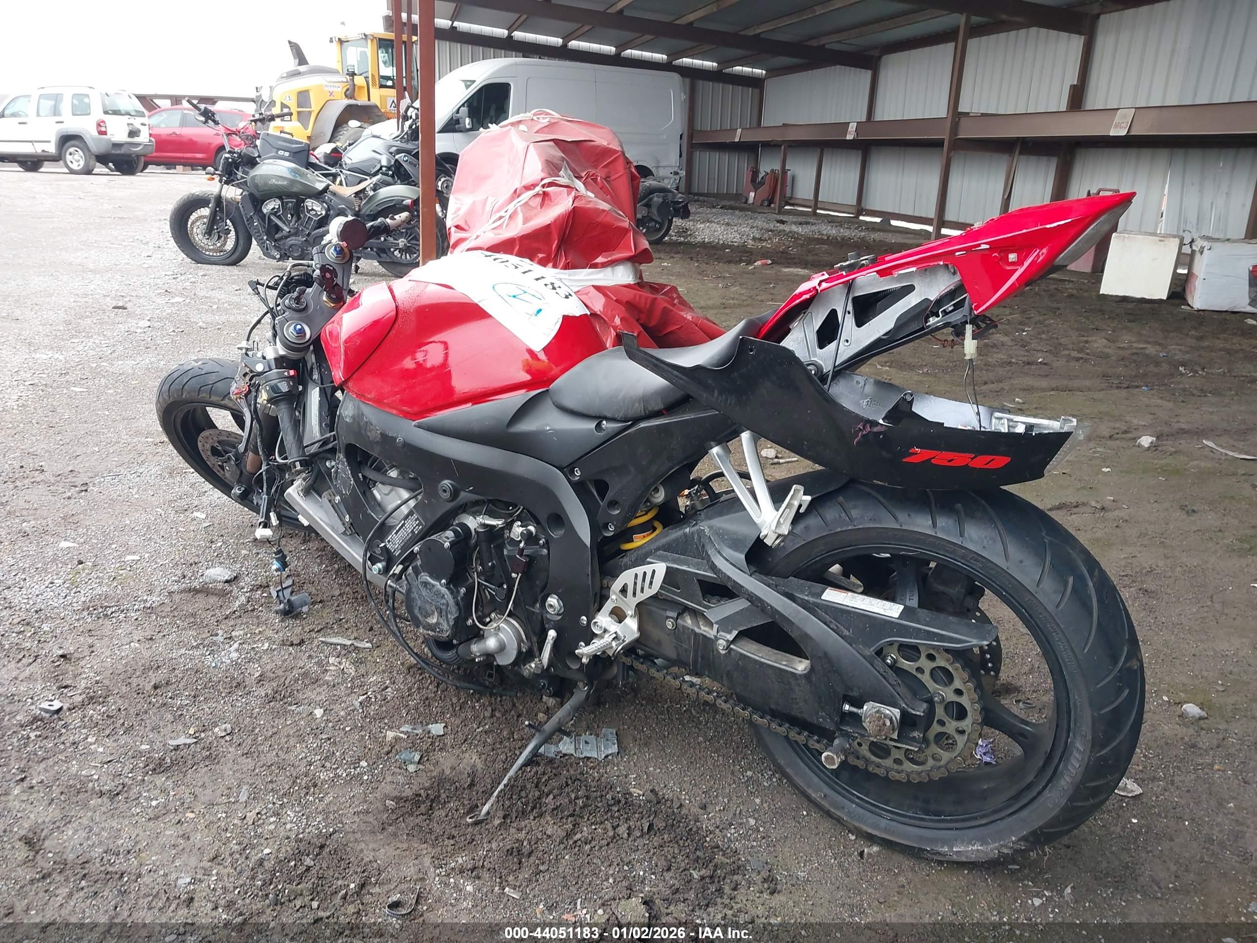 SUZUKI GSX-R750 image 3
