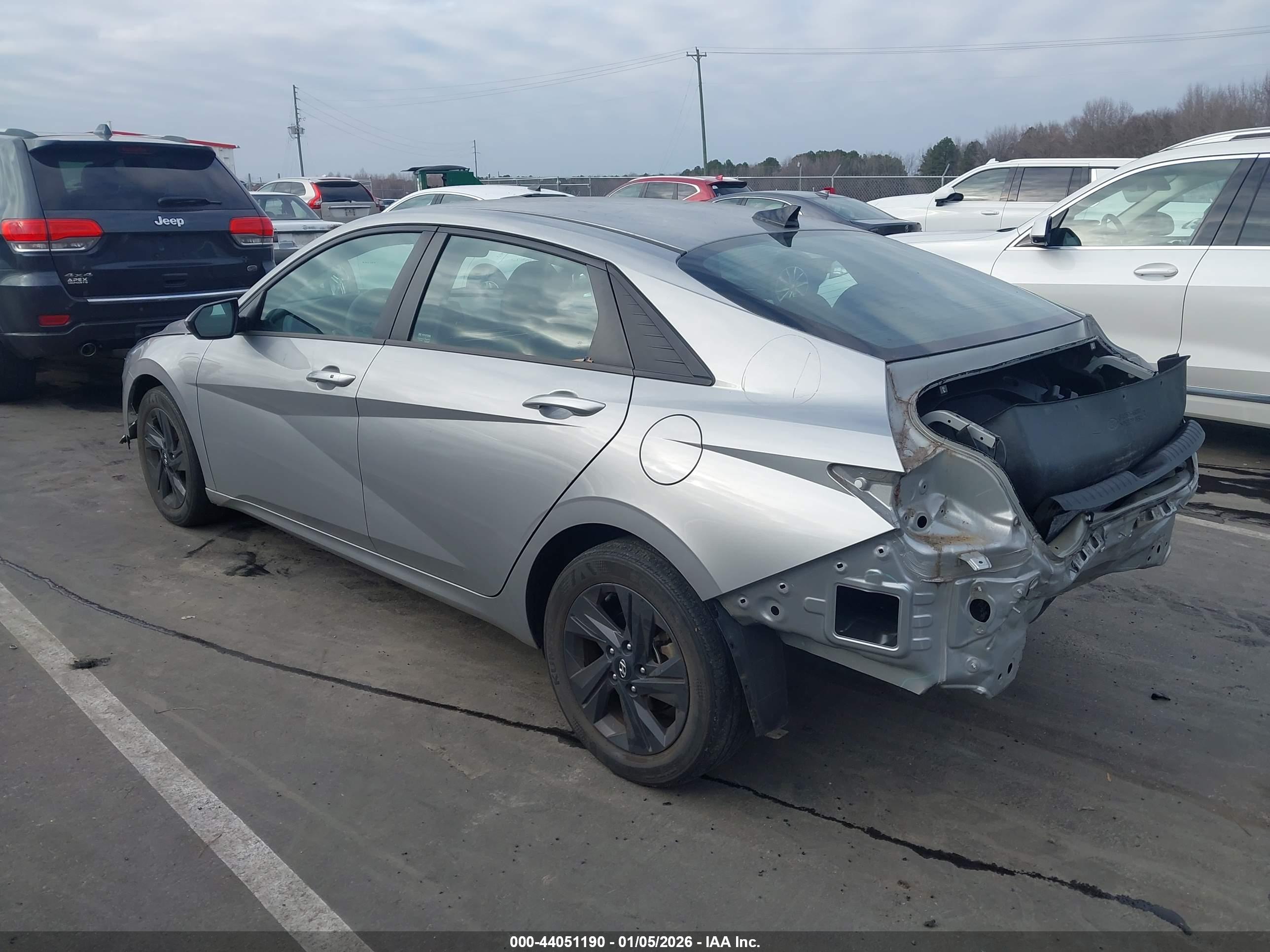 HYUNDAI ELANTRA image 3