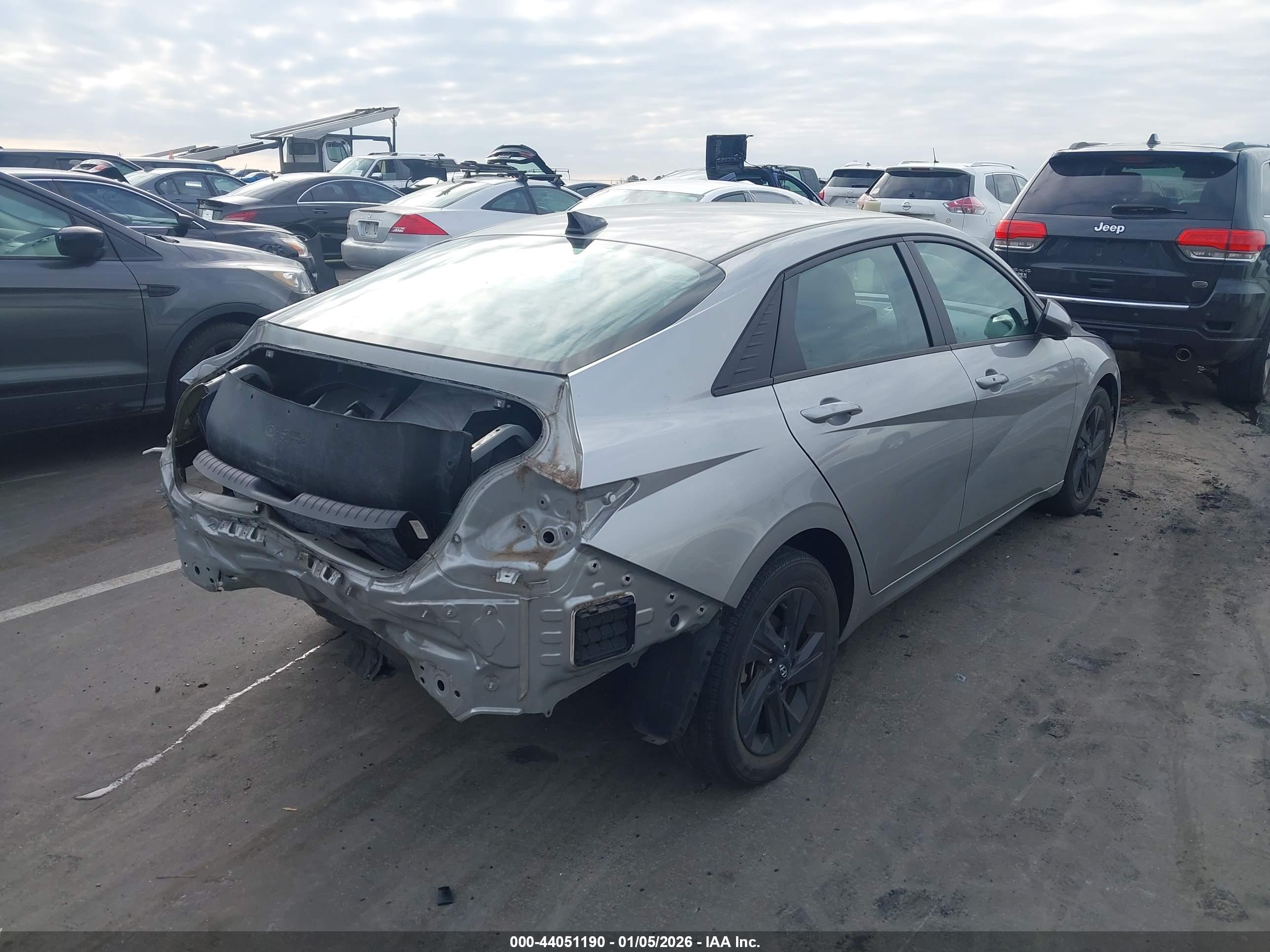 HYUNDAI ELANTRA image 4