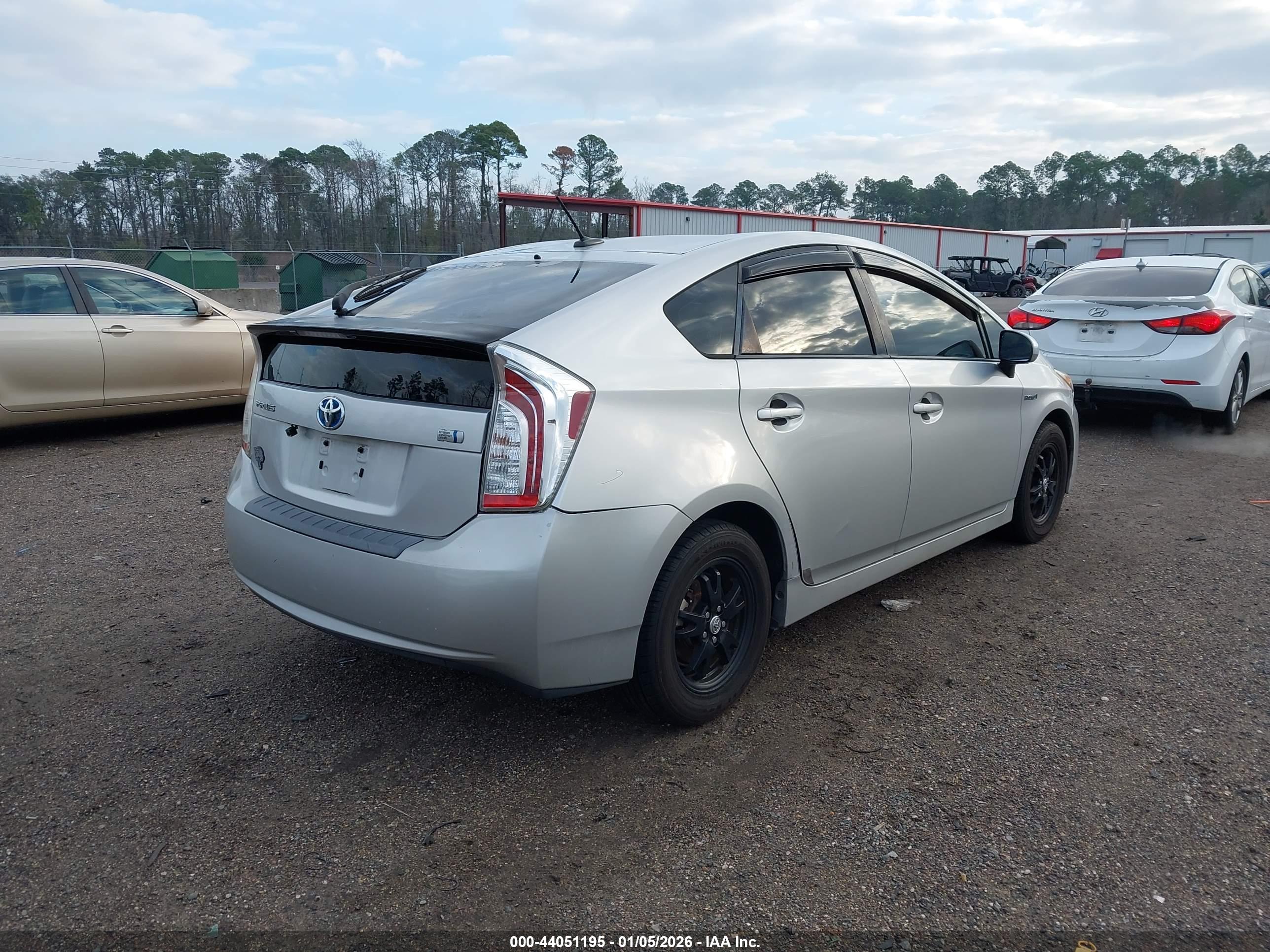 TOYOTA PRIUS image 4
