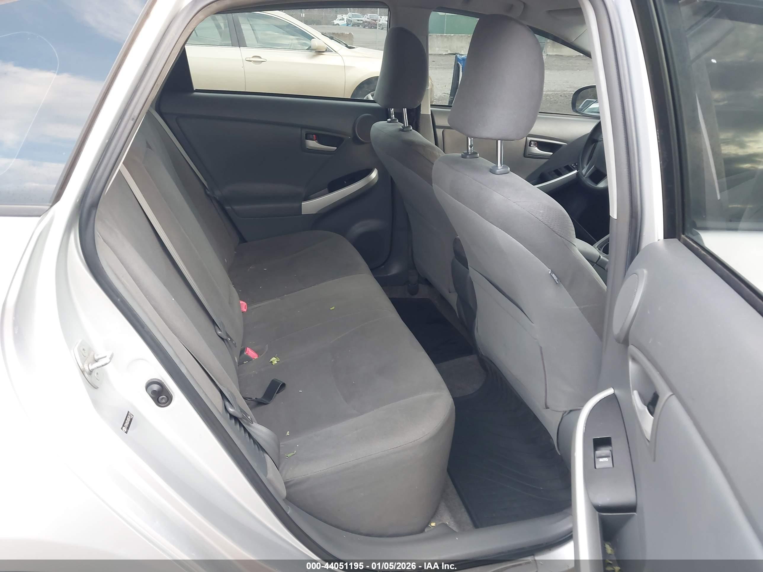 TOYOTA PRIUS image 8