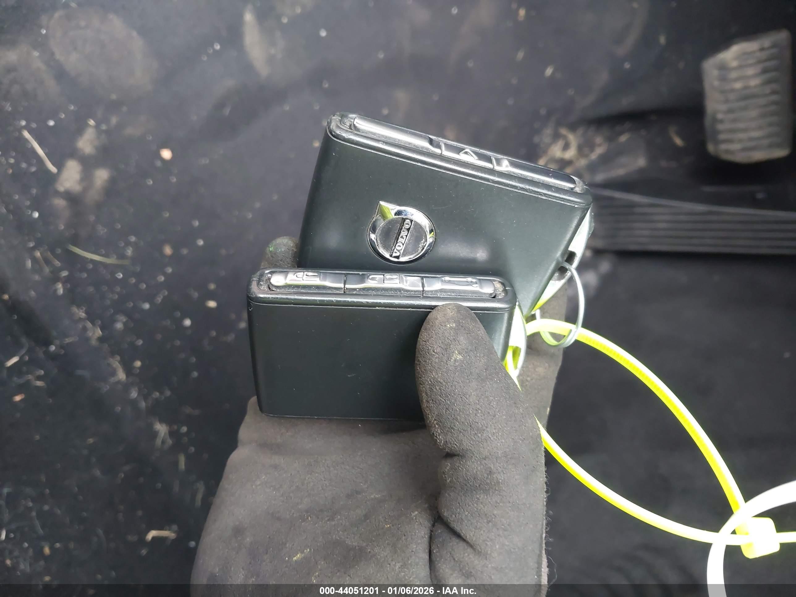 VOLVO S60 image 11