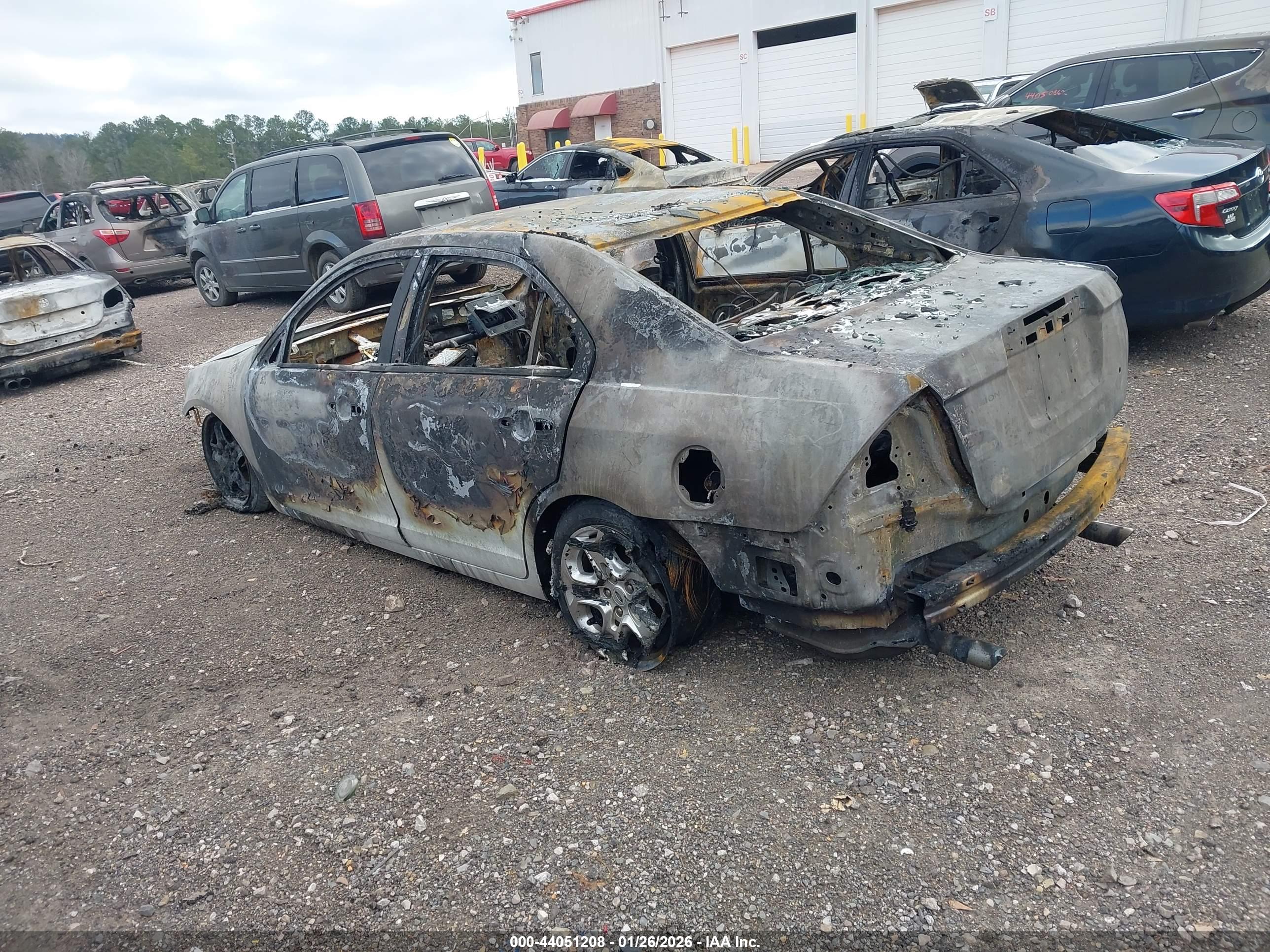 FORD FUSION image 3