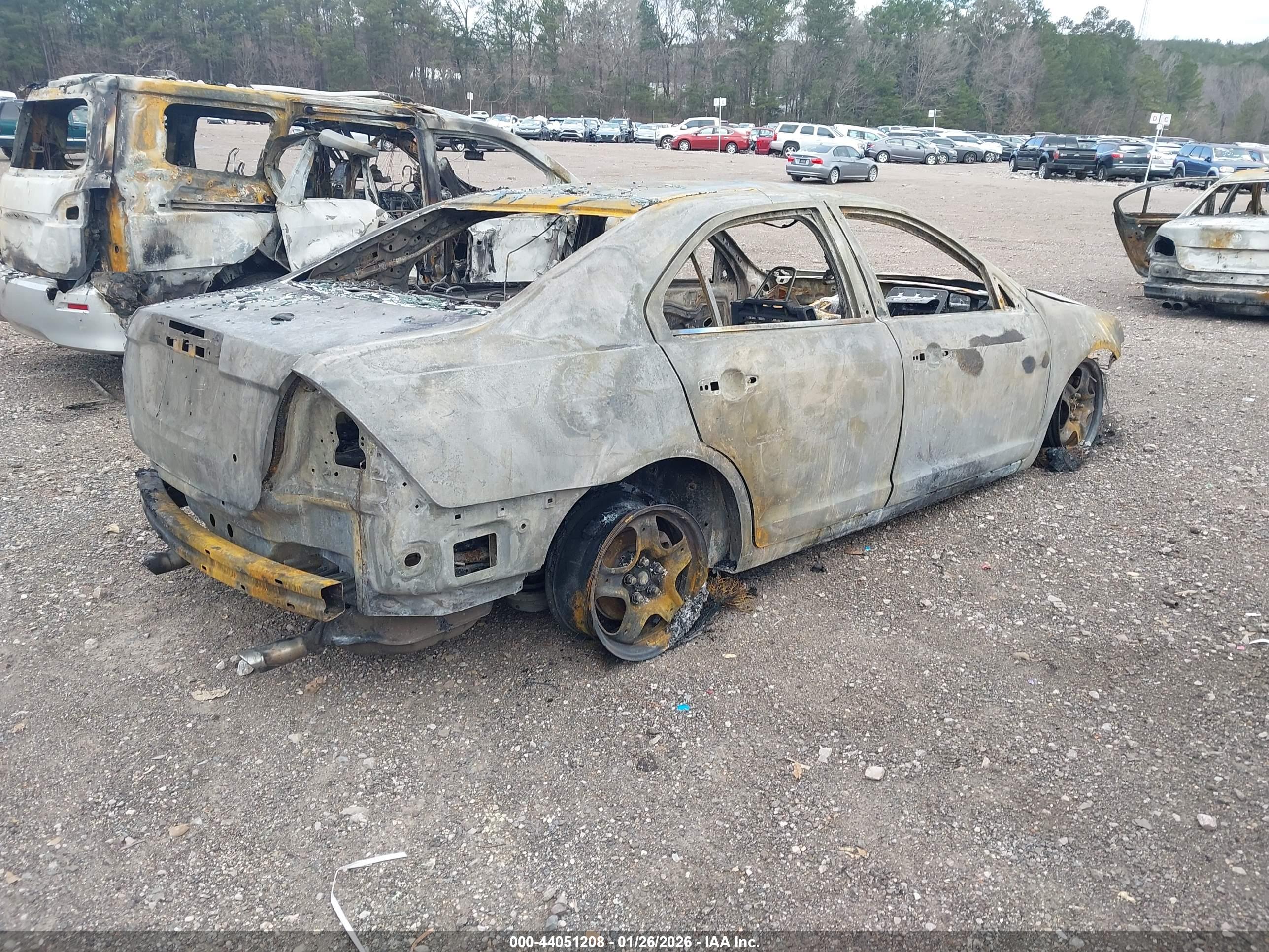 FORD FUSION image 4