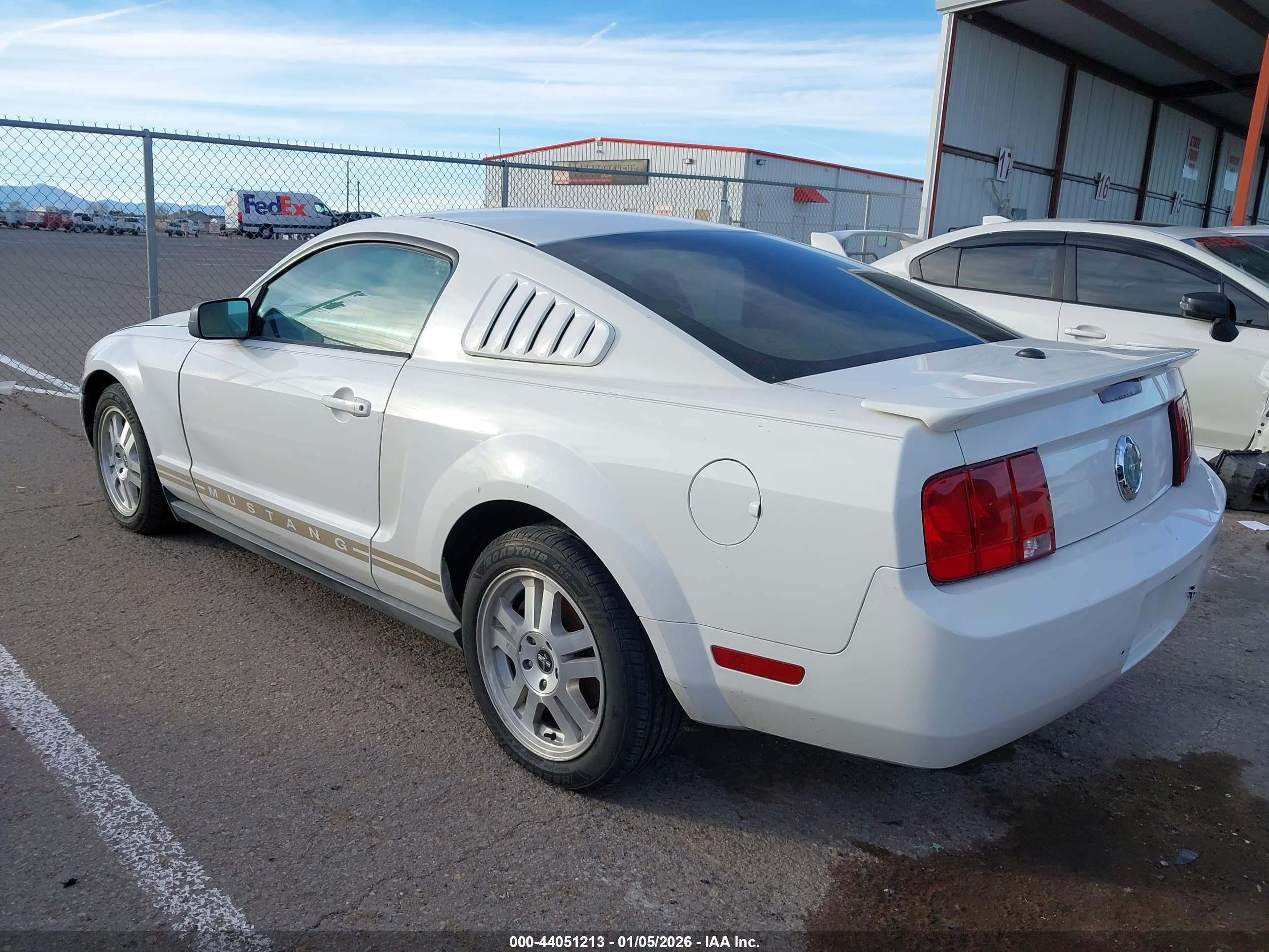 FORD MUSTANG image 3