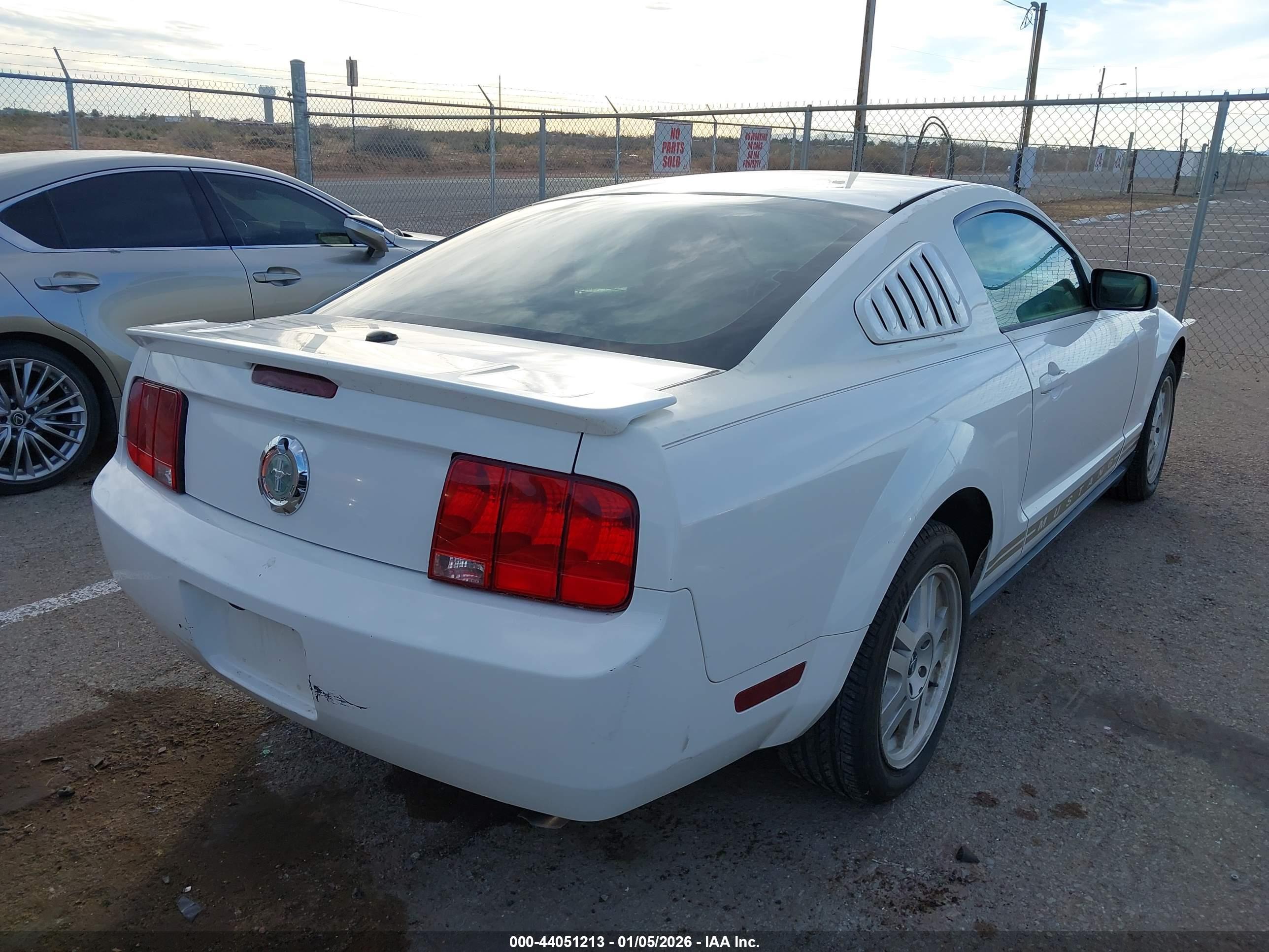 FORD MUSTANG image 4