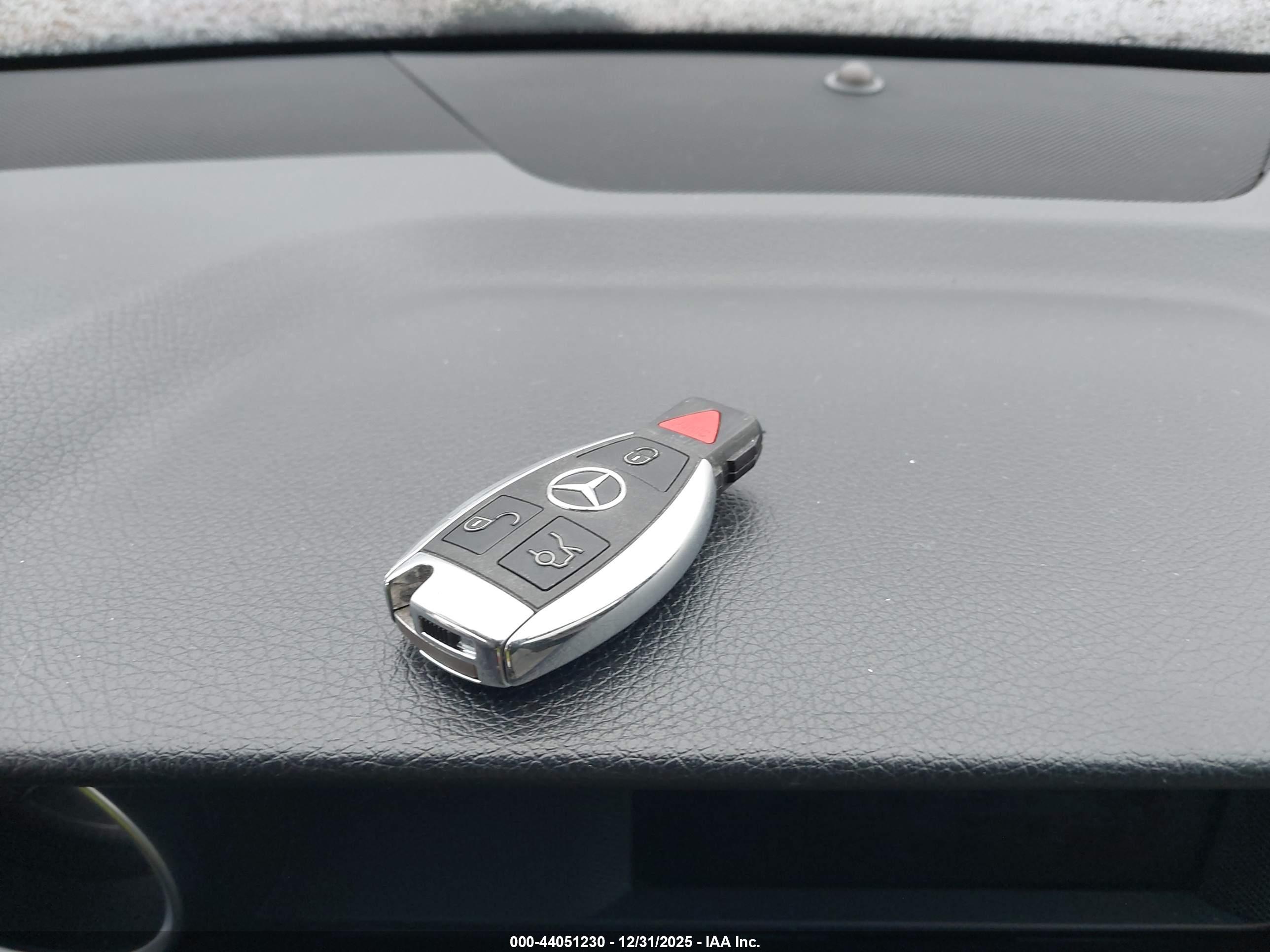 MERCEDES-BENZ C image 11