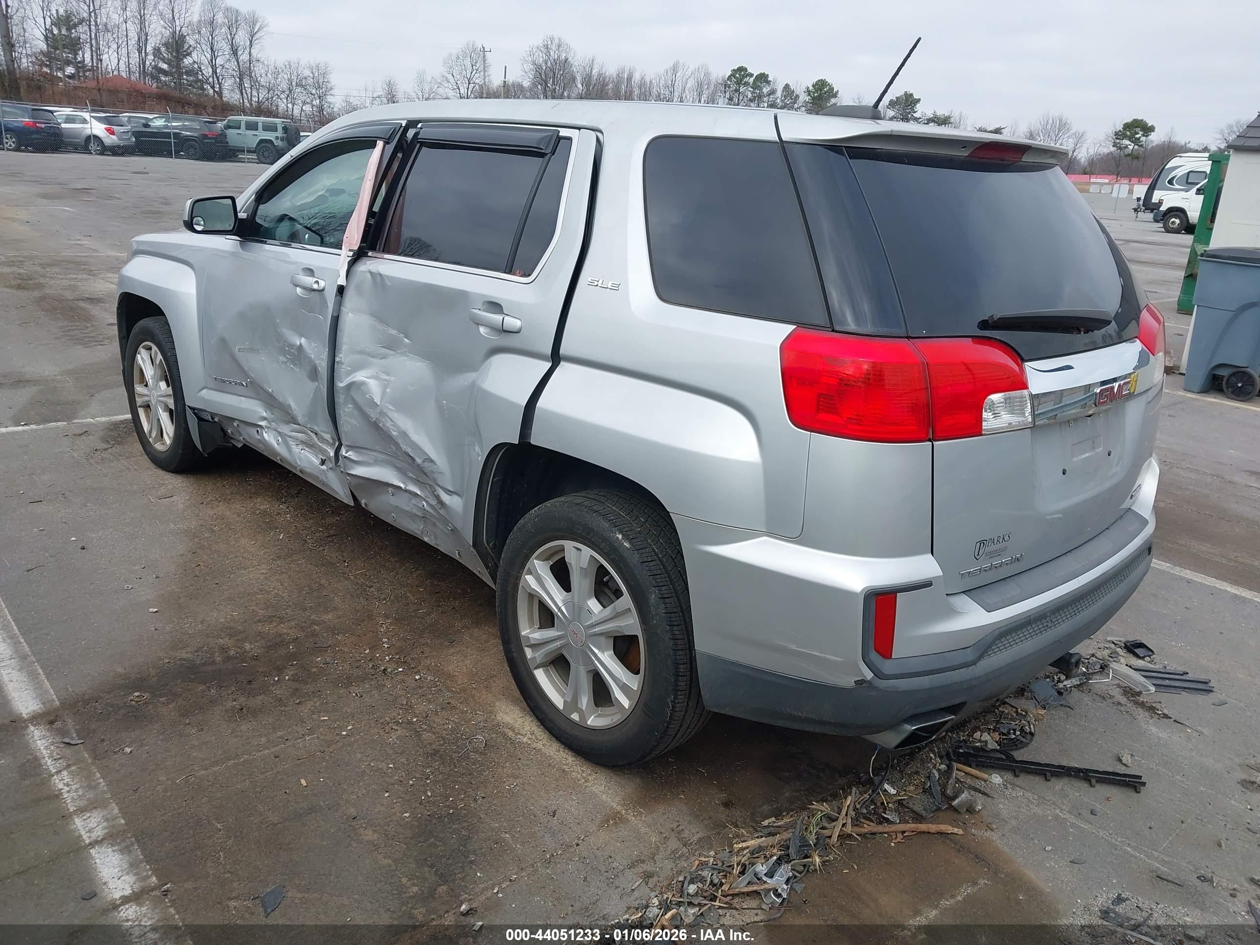 GMC TERRAIN image 3