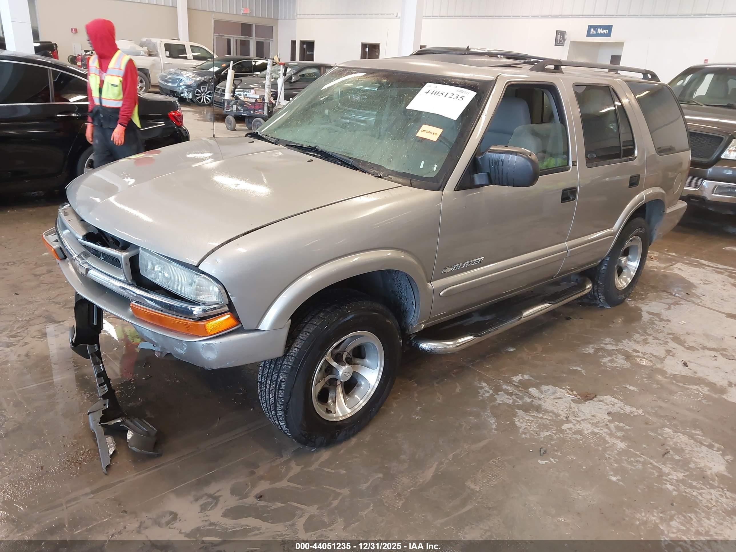 CHEVROLET BLAZER image 2