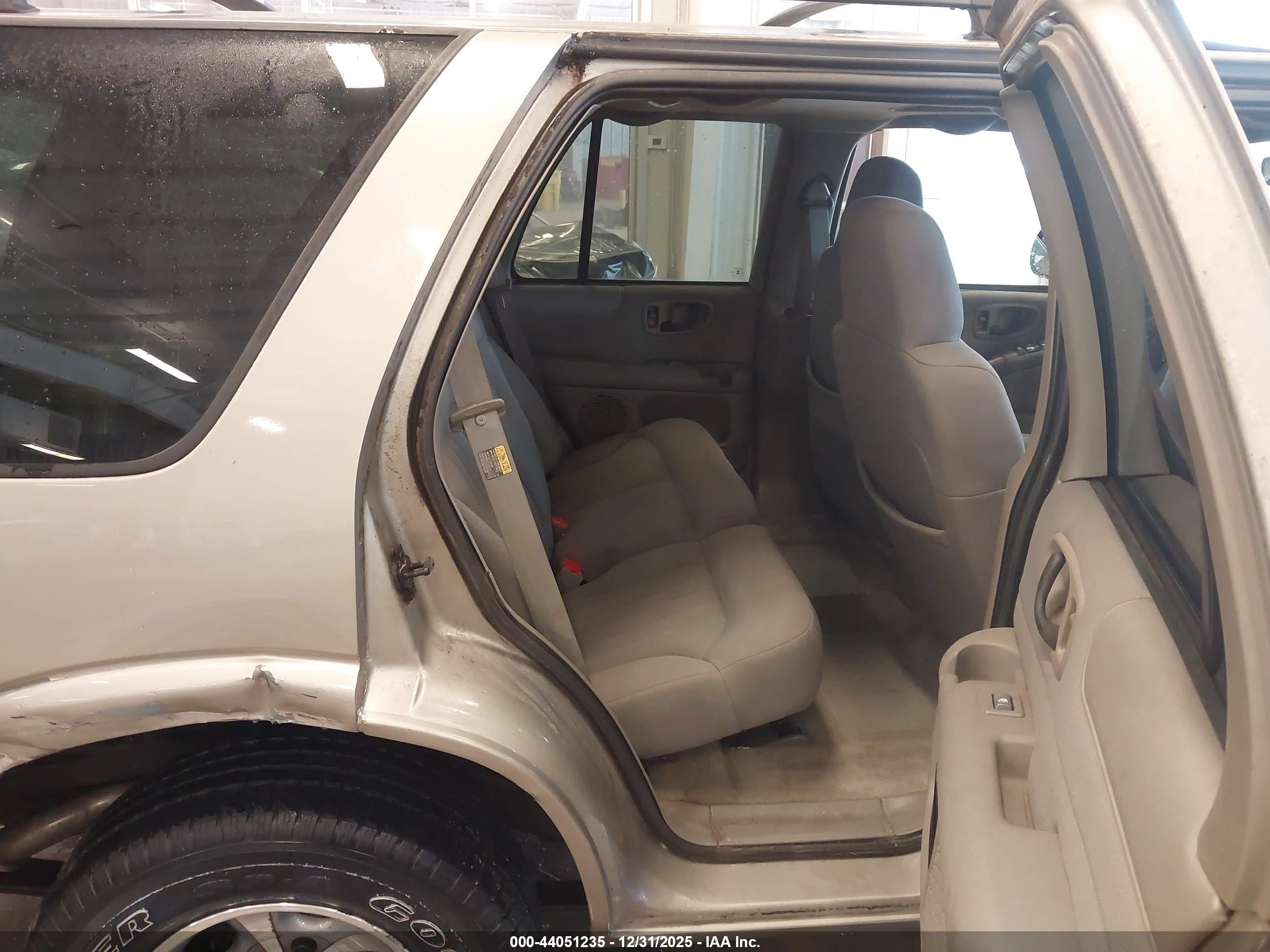 CHEVROLET BLAZER image 8