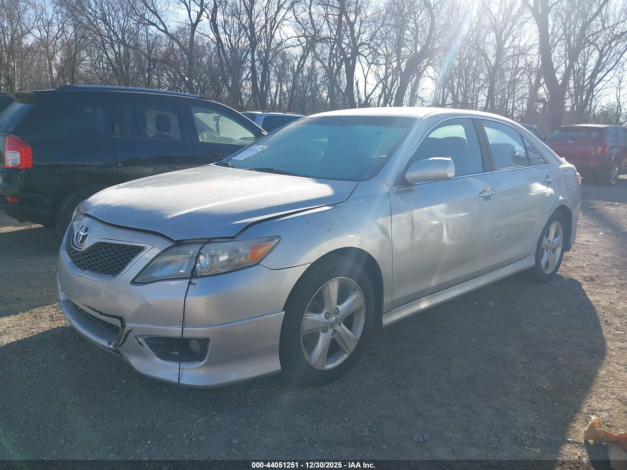 TOYOTA CAMRY image 2