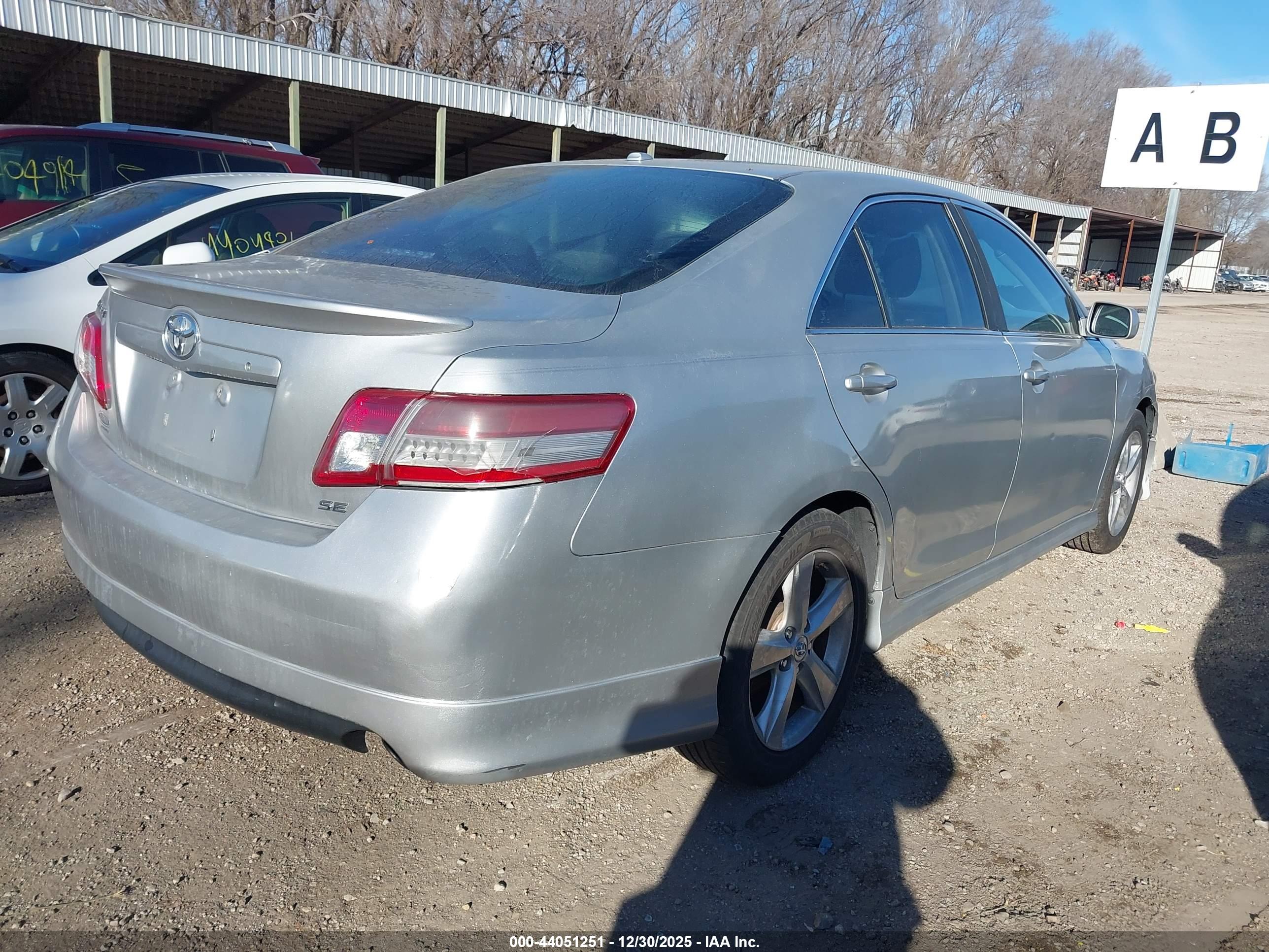 TOYOTA CAMRY image 4