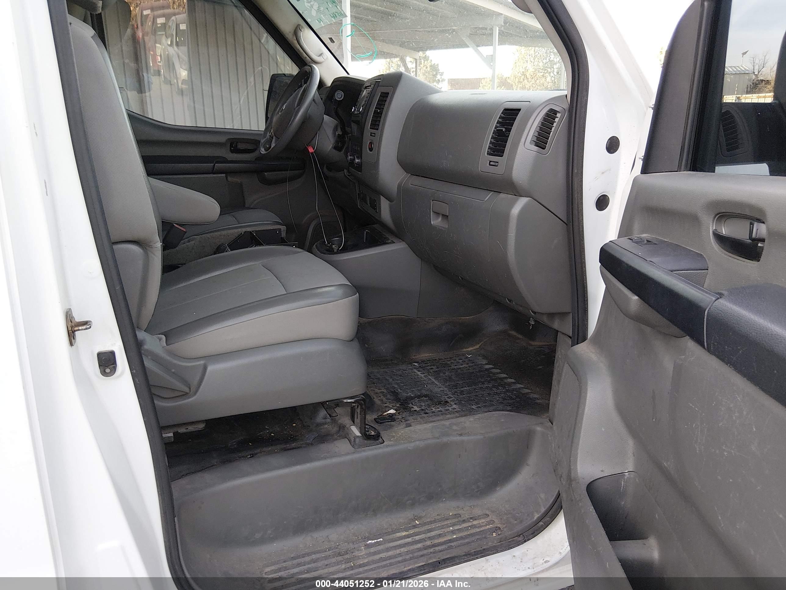 NISSAN NV image 5