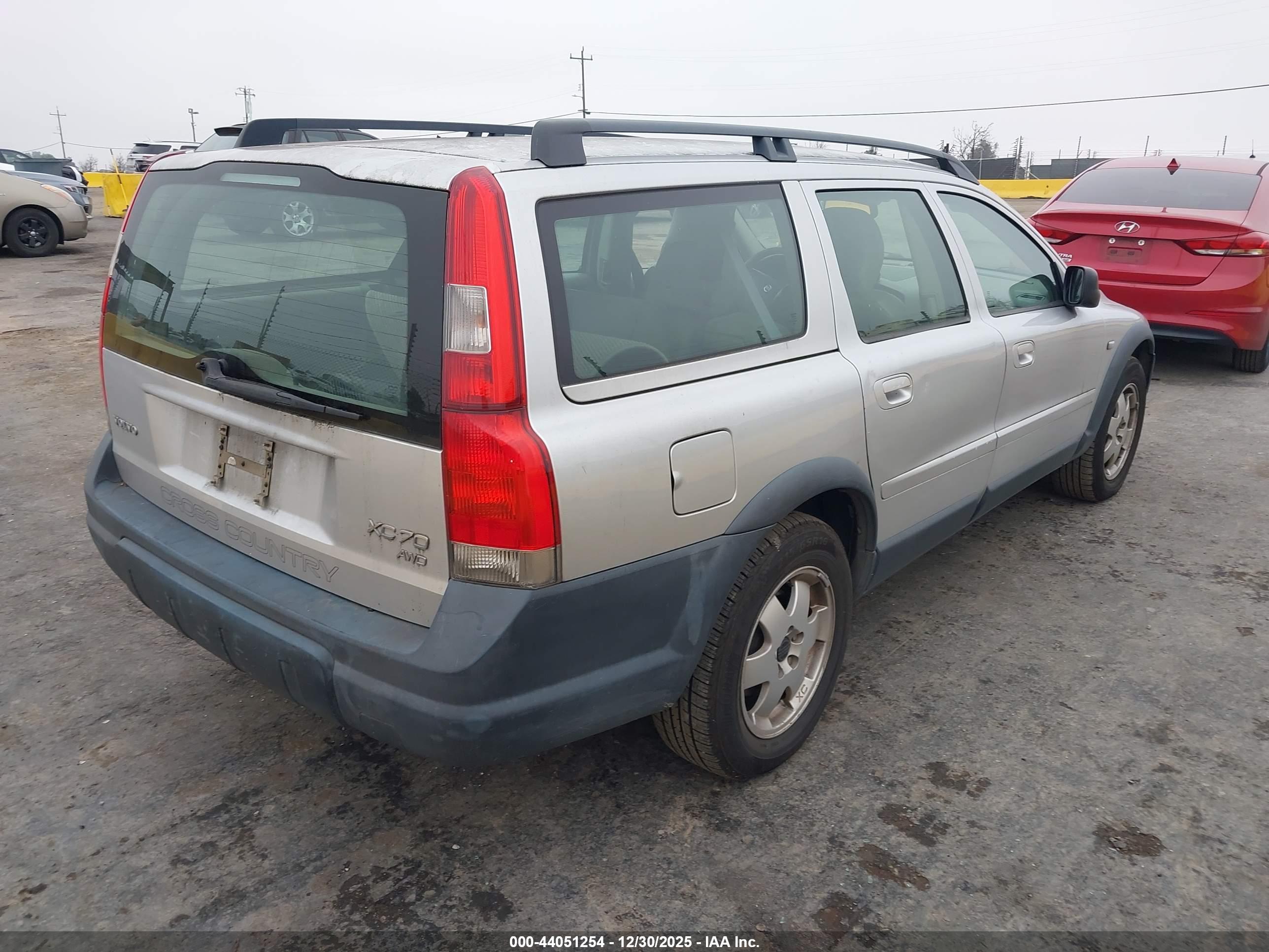 VOLVO XC70 image 4