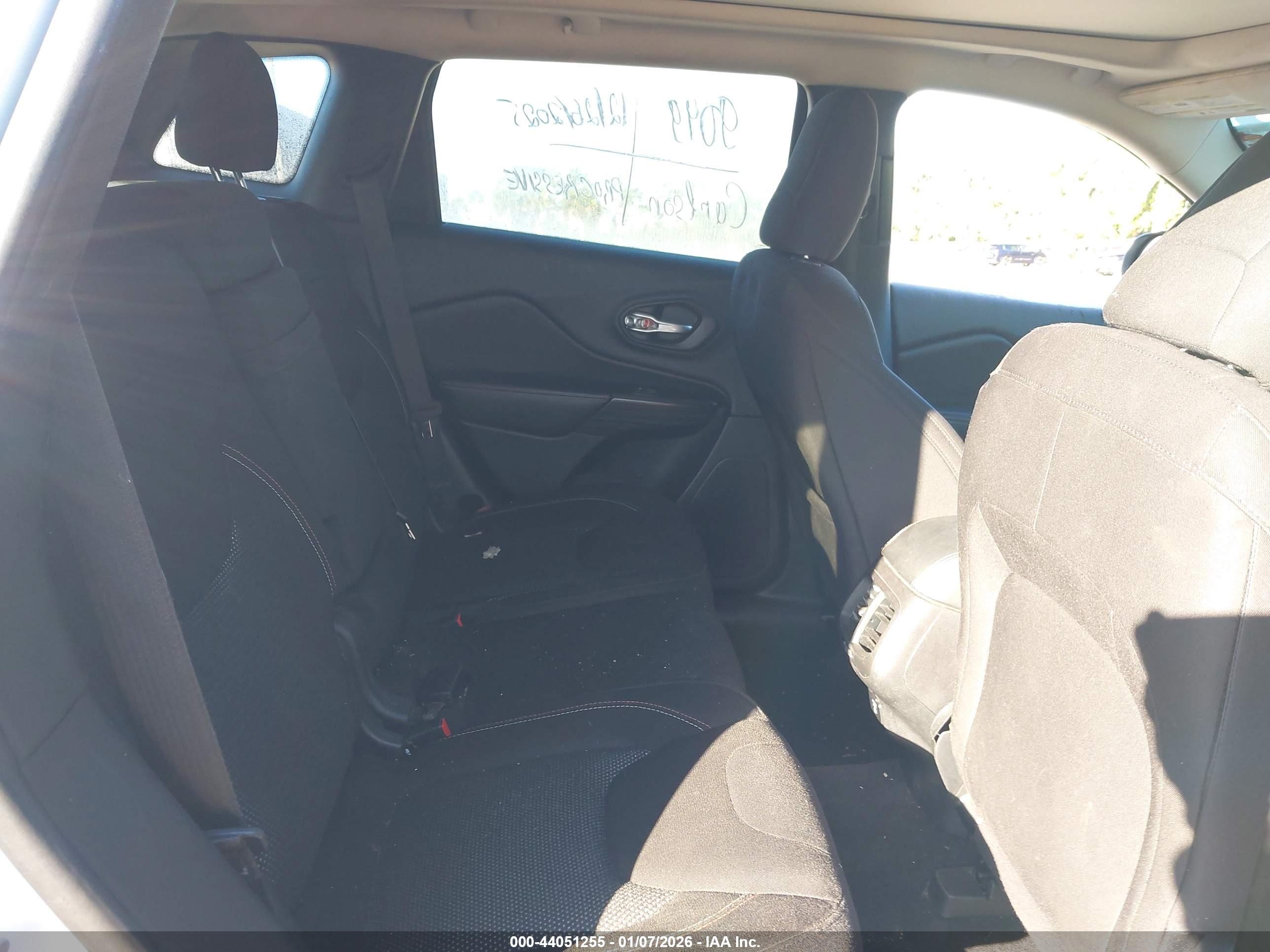 JEEP CHEROKEE image 8