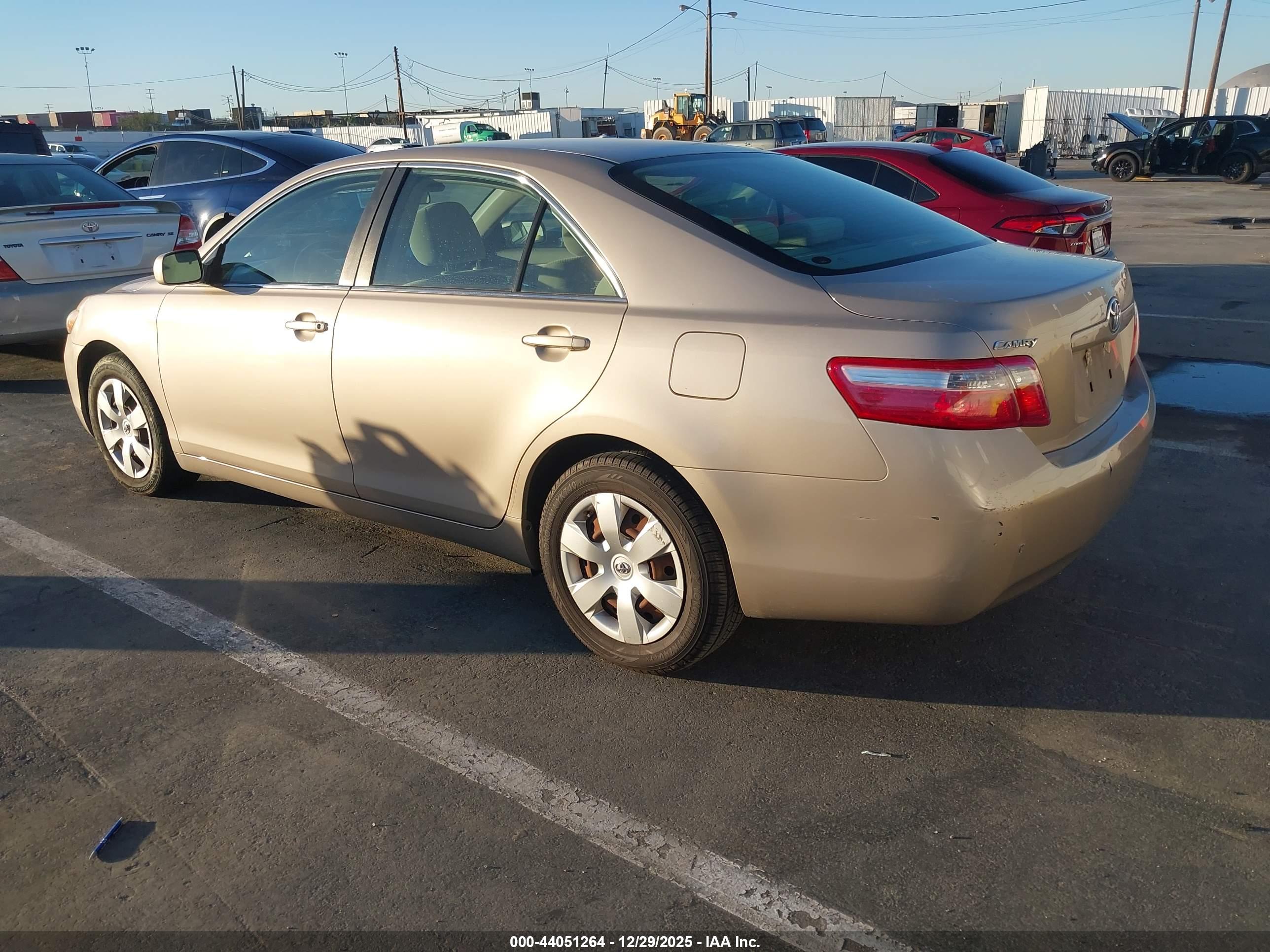 TOYOTA CAMRY image 3