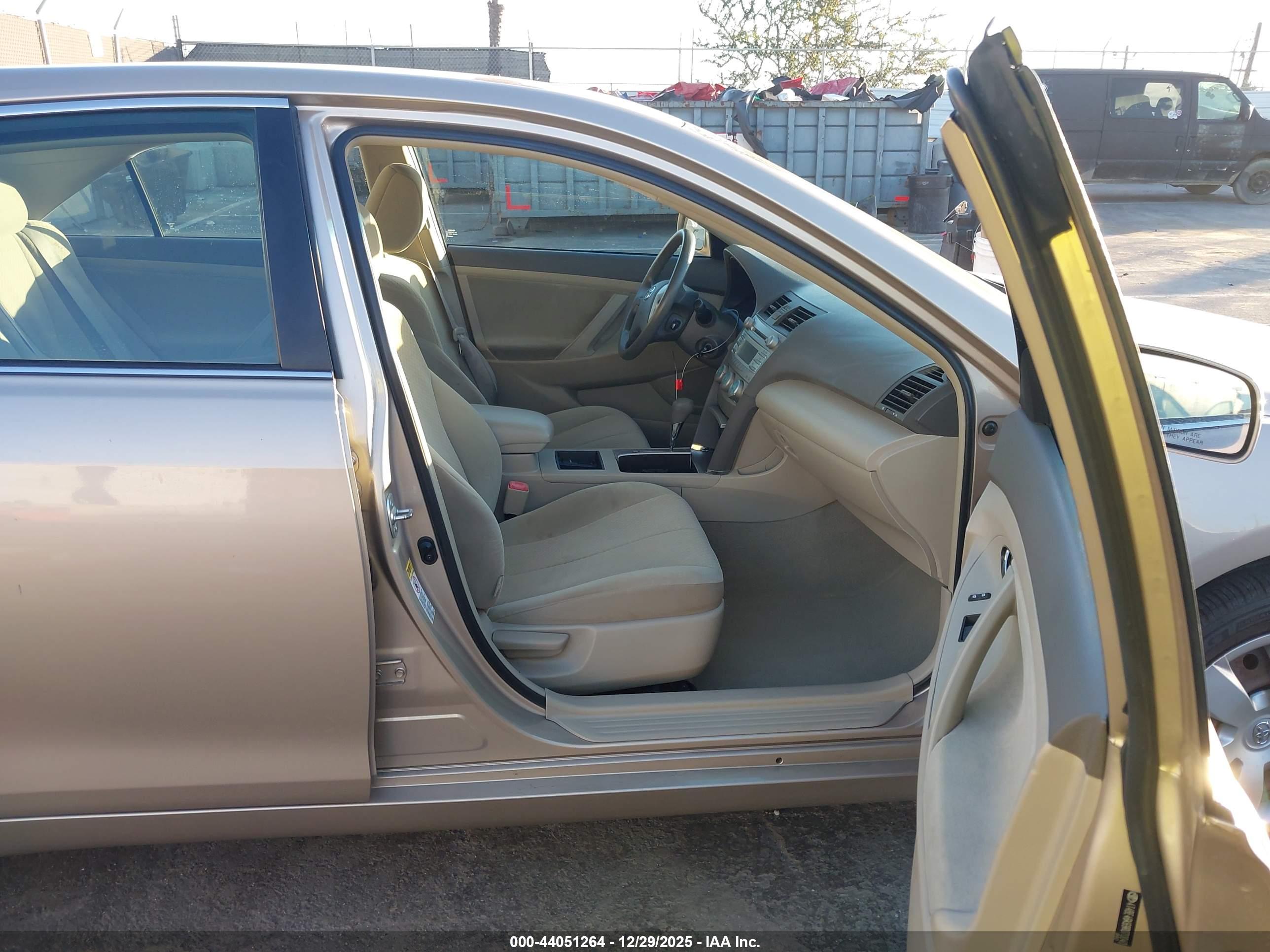 TOYOTA CAMRY image 5