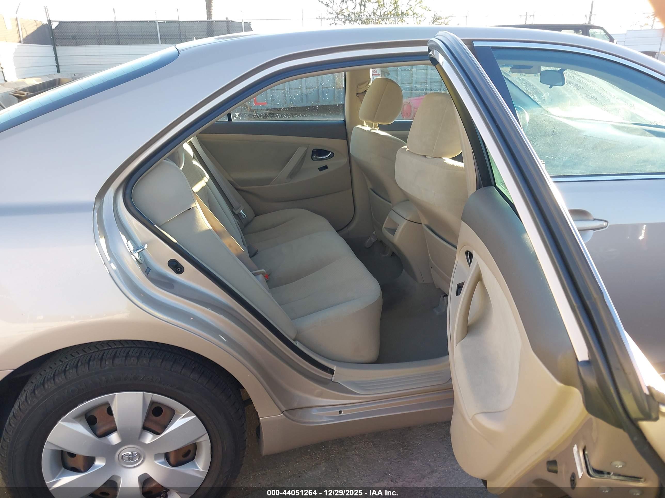 TOYOTA CAMRY image 8