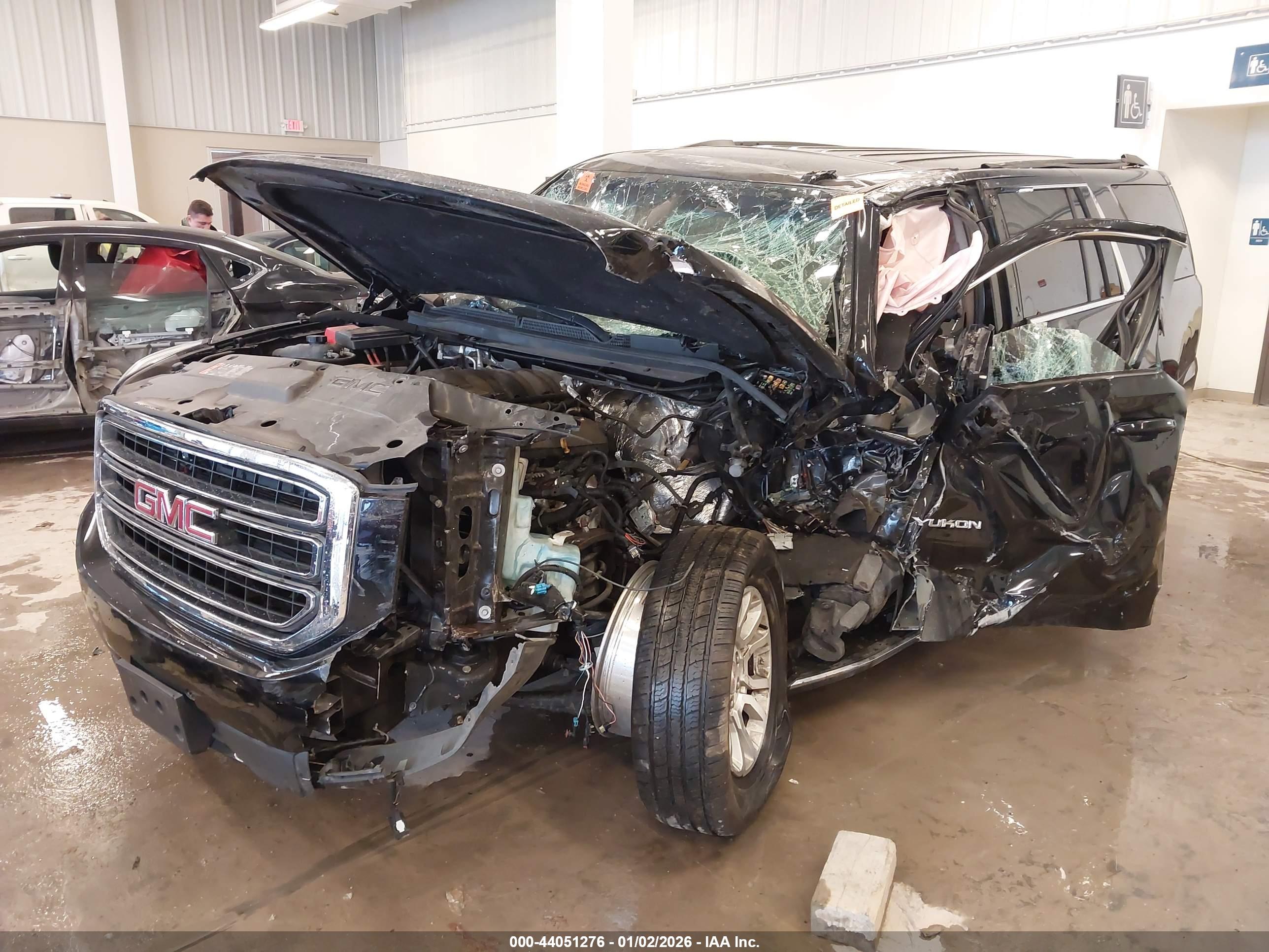 GMC YUKON image 2