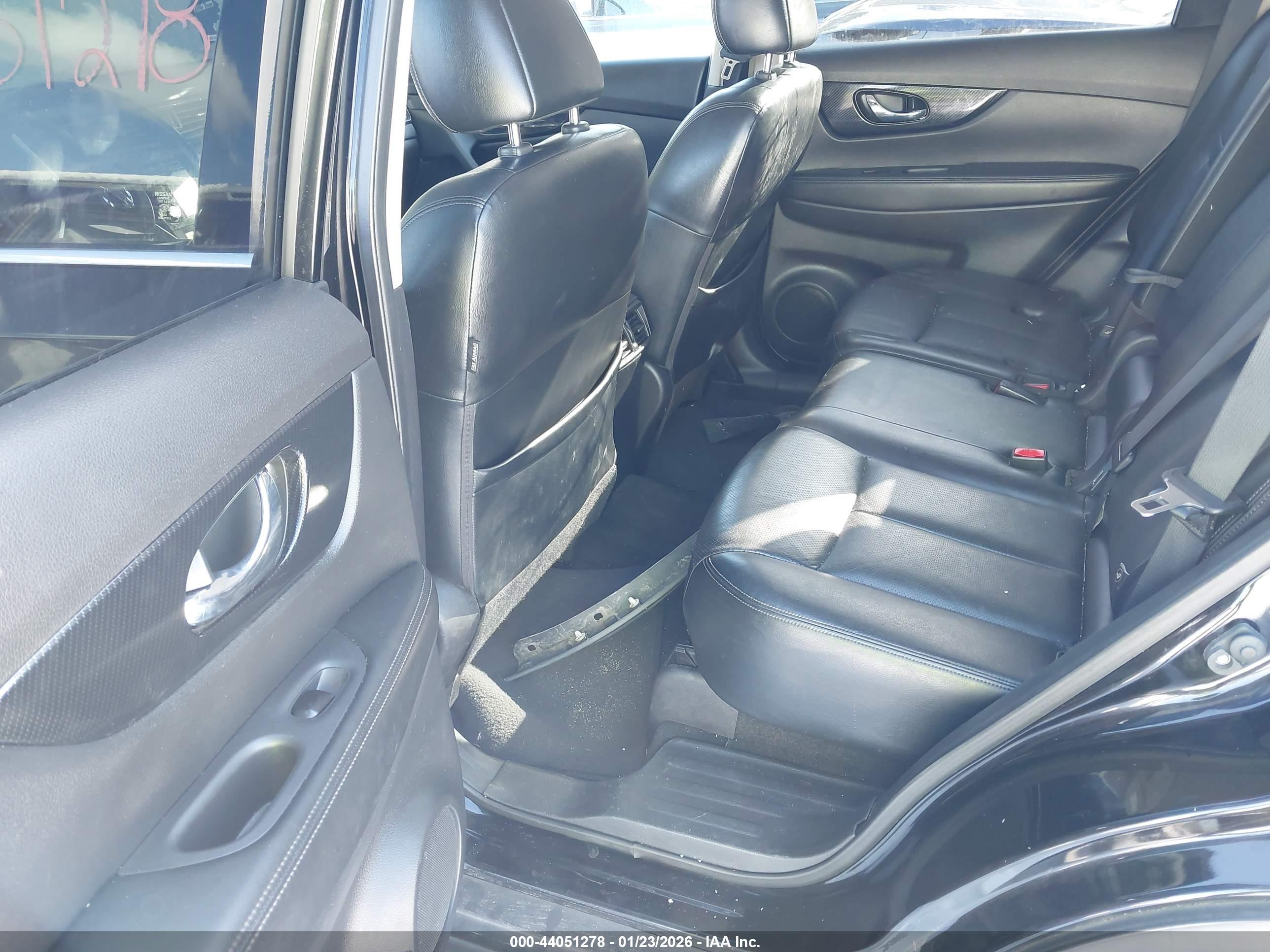 NISSAN ROGUE image 8